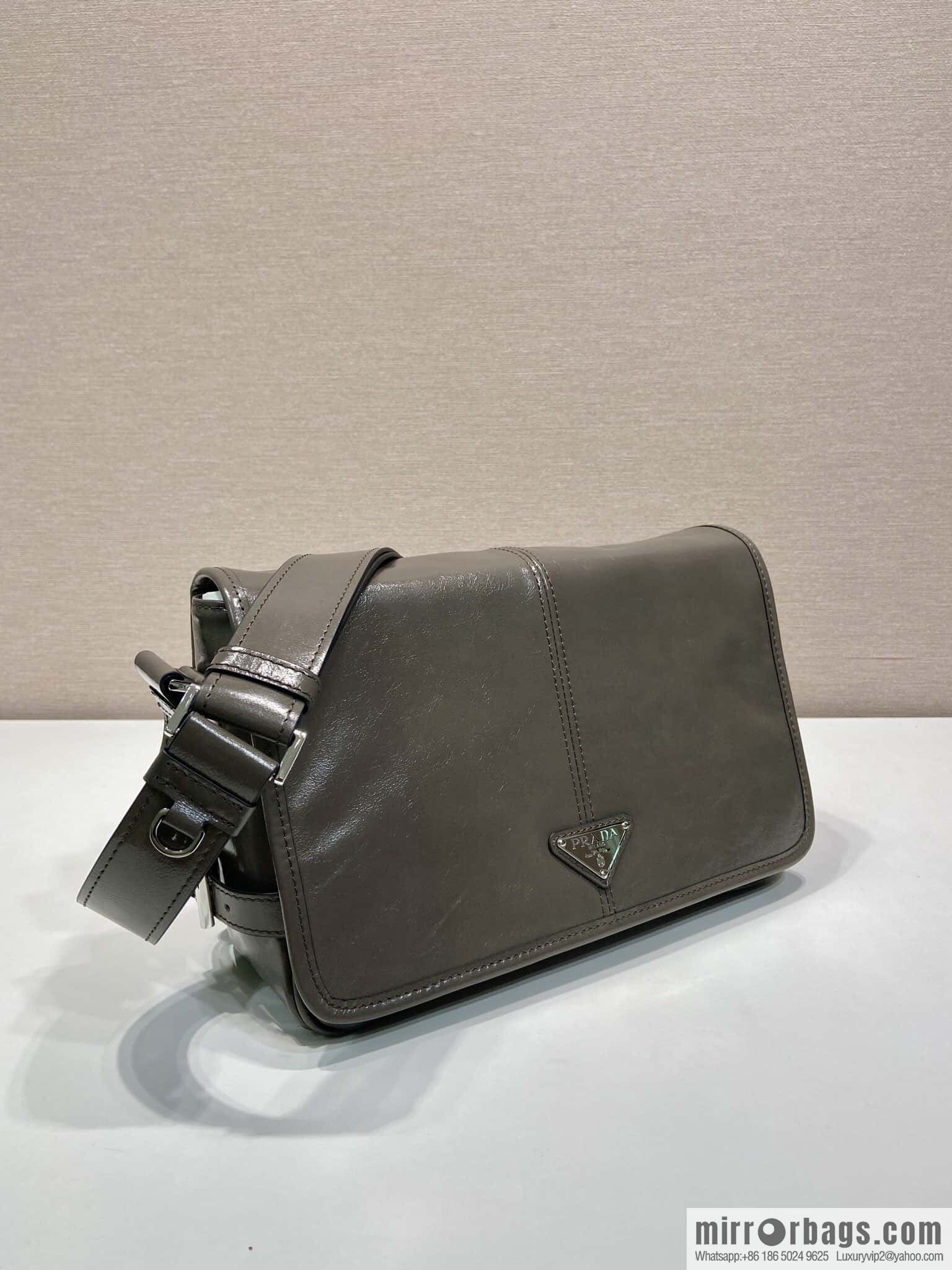 PRADA 🎉 new oil wax bag 🎉 2VD073 messenger bag 🎉🎉 brown