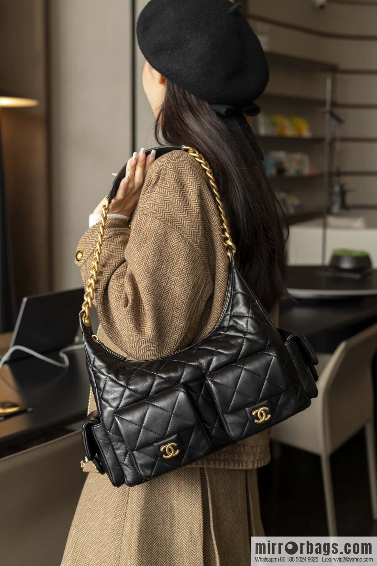 𝗖𝗛𝗔𝗘𝗡𝗟✦ 𝟐𝟓𝐜 large hippie 𝐡𝐨𝐛𝐨 𝐛𝐚𝐠 black gold 🖤 AS5302