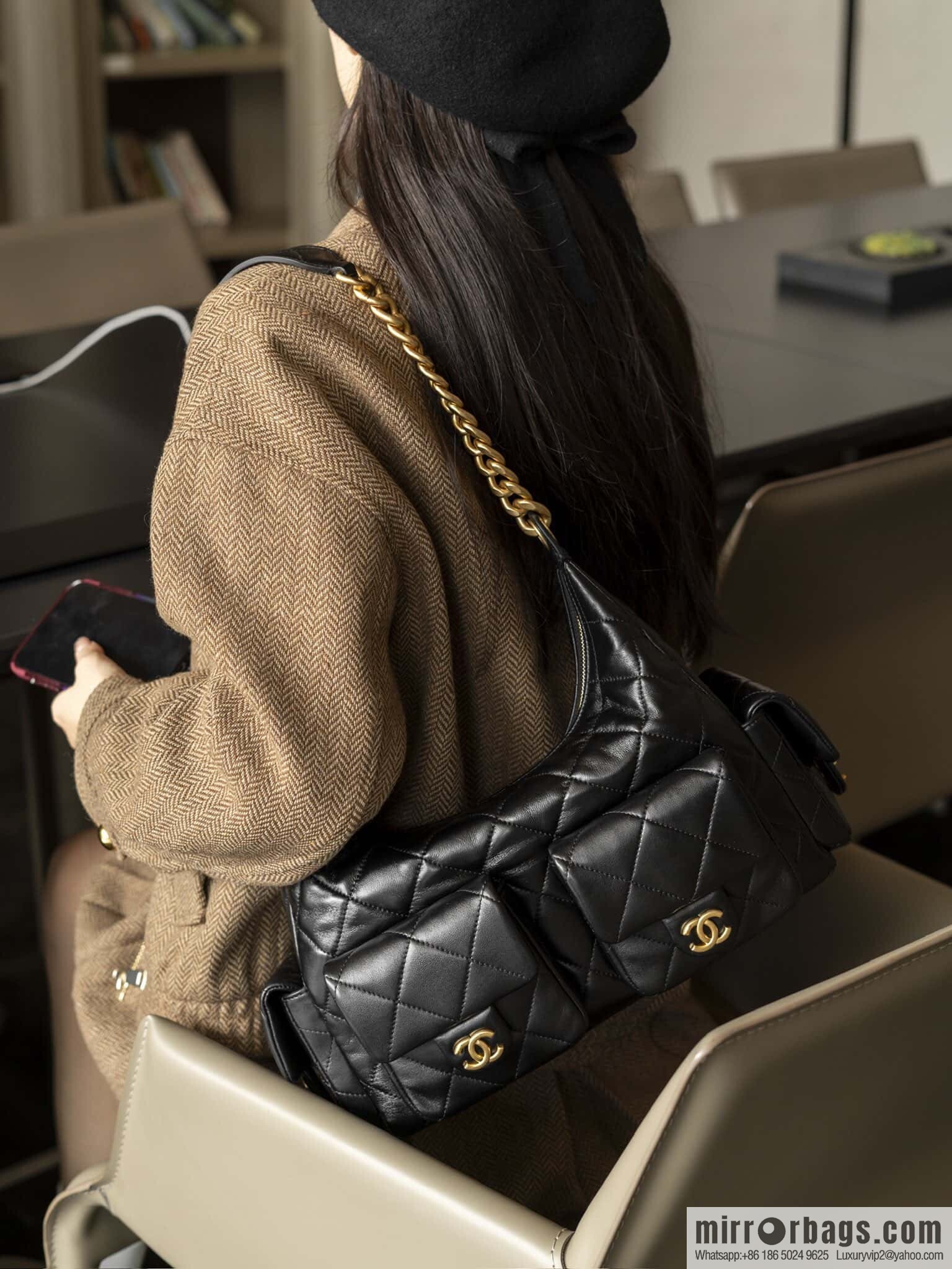 𝗖𝗛𝗔𝗘𝗡𝗟✦ 𝟐𝟓𝐜 large hippie 𝐡𝐨𝐛𝐨 𝐛𝐚𝐠 black gold 🖤 AS5302