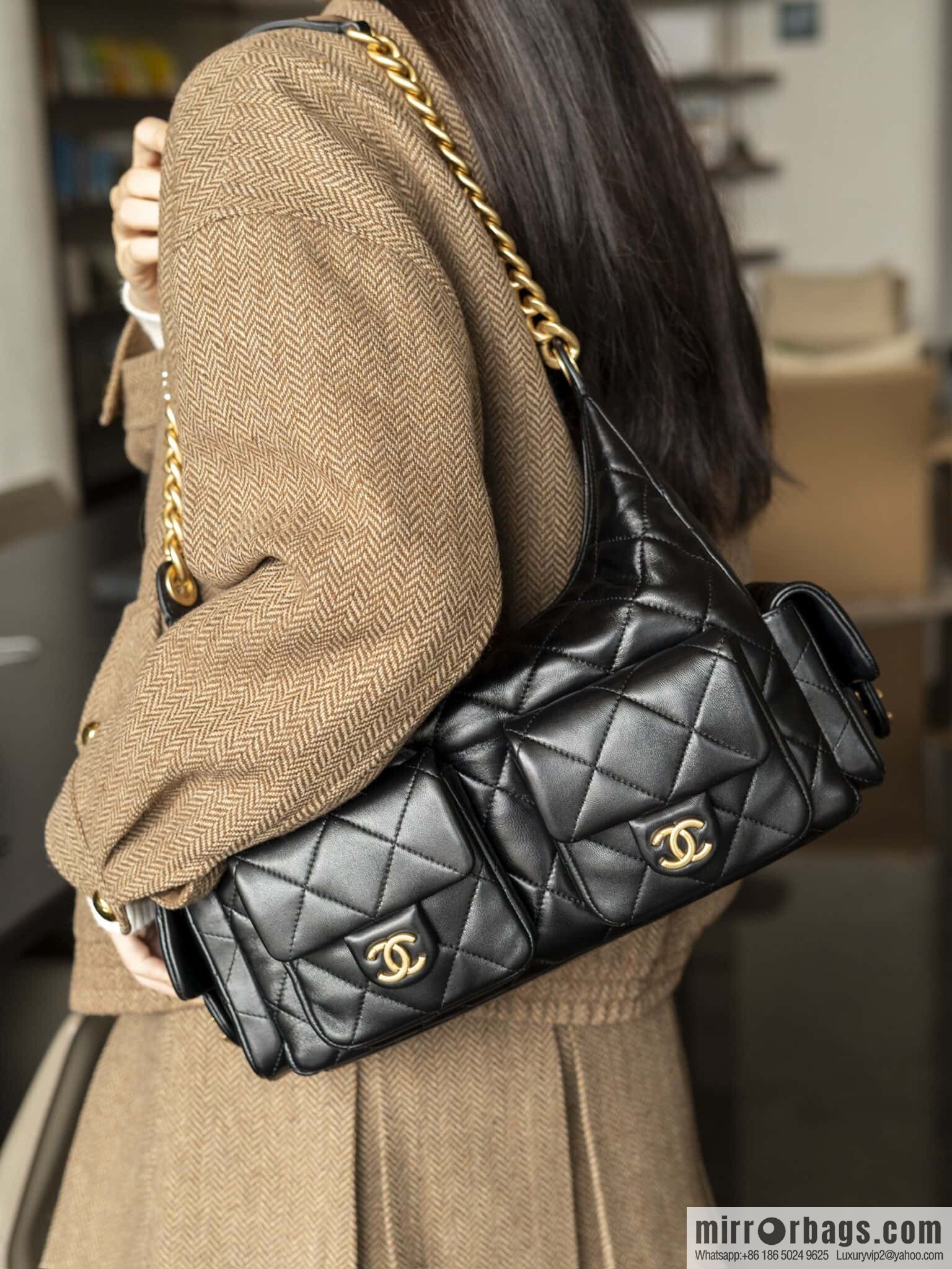 𝗖𝗛𝗔𝗘𝗡𝗟✦ 𝟐𝟓𝐜 large hippie 𝐡𝐨𝐛𝐨 𝐛𝐚𝐠 black gold 🖤 AS5302