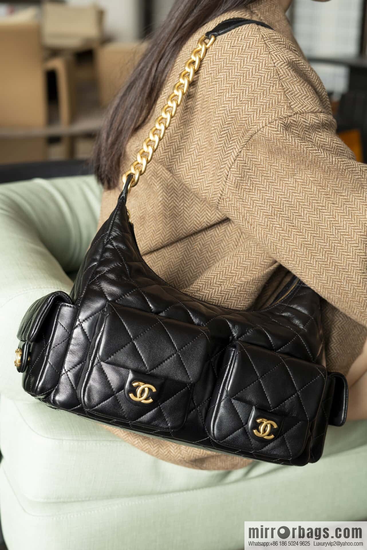 𝗖𝗛𝗔𝗘𝗡𝗟✦ 𝟐𝟓𝐜 large hippie 𝐡𝐨𝐛𝐨 𝐛𝐚𝐠 black gold 🖤 AS5302