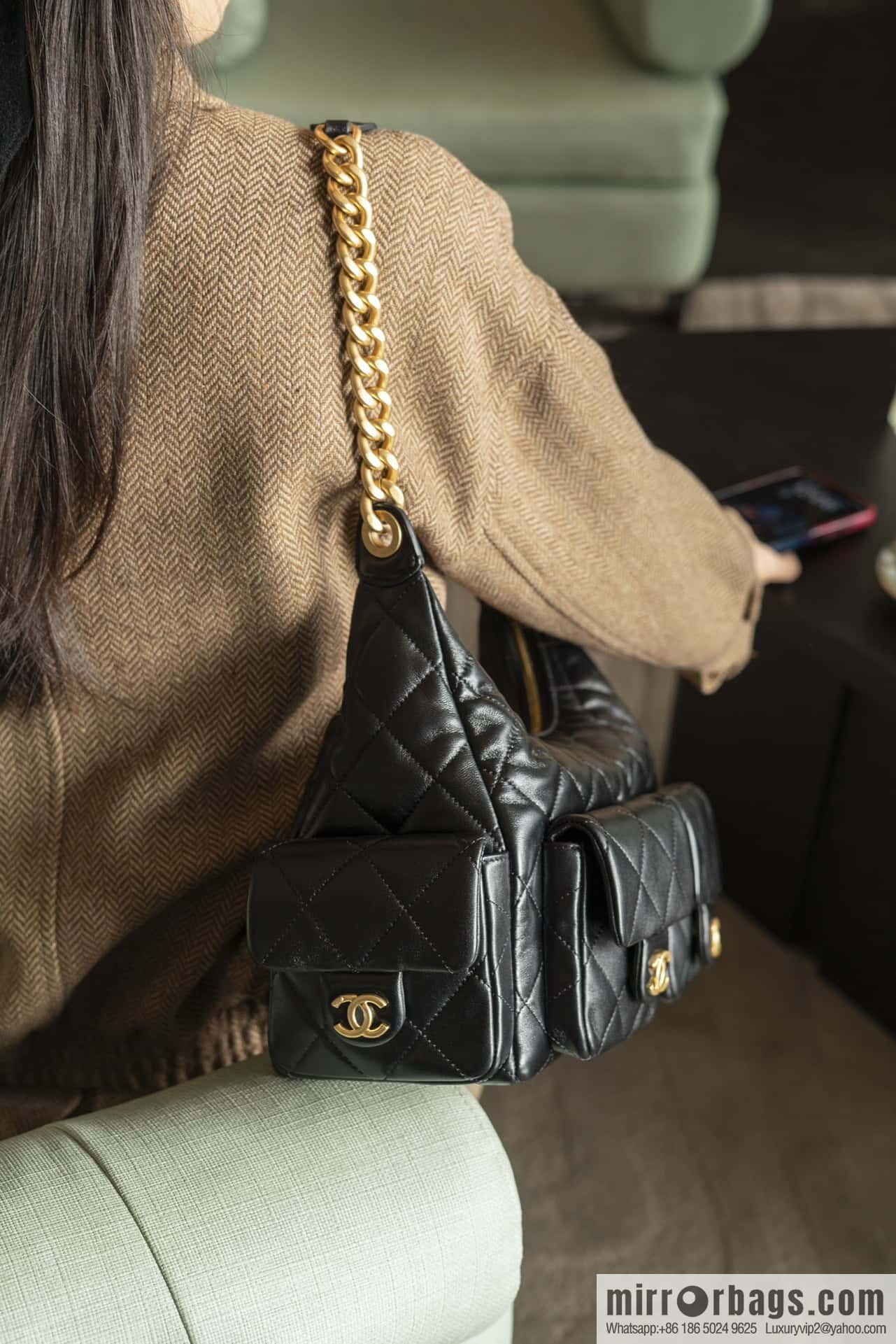 𝗖𝗛𝗔𝗘𝗡𝗟✦ 𝟐𝟓𝐜 large hippie 𝐡𝐨𝐛𝐨 𝐛𝐚𝐠 black gold 🖤 AS5302