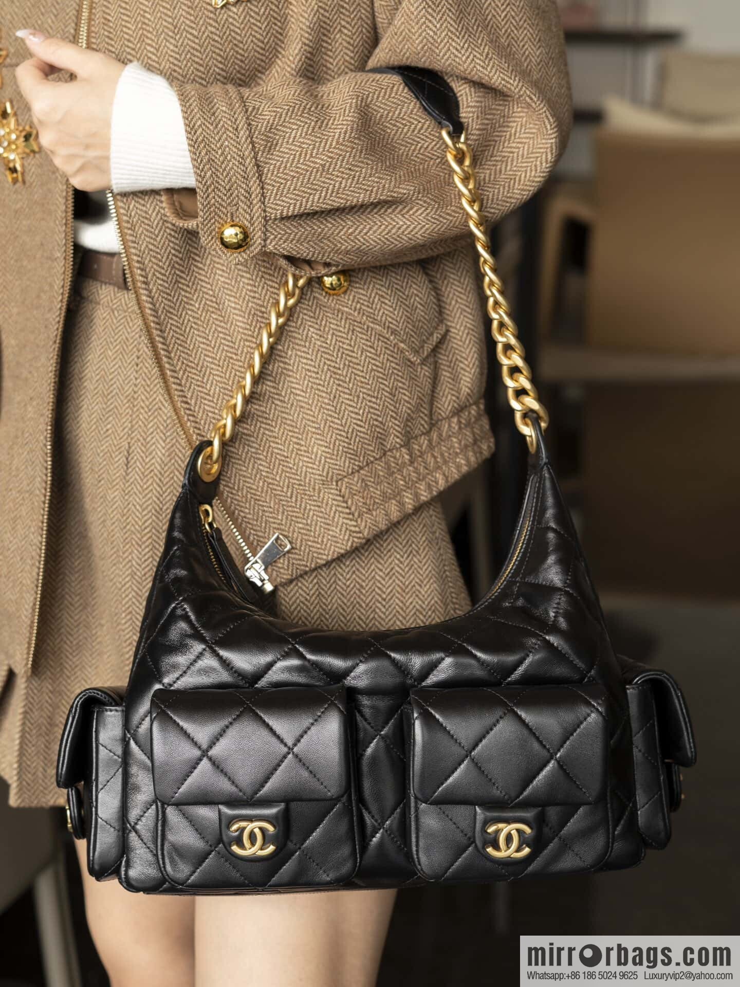 𝗖𝗛𝗔𝗘𝗡𝗟✦ 𝟐𝟓𝐜 large hippie 𝐡𝐨𝐛𝐨 𝐛𝐚𝐠 black gold 🖤 AS5302