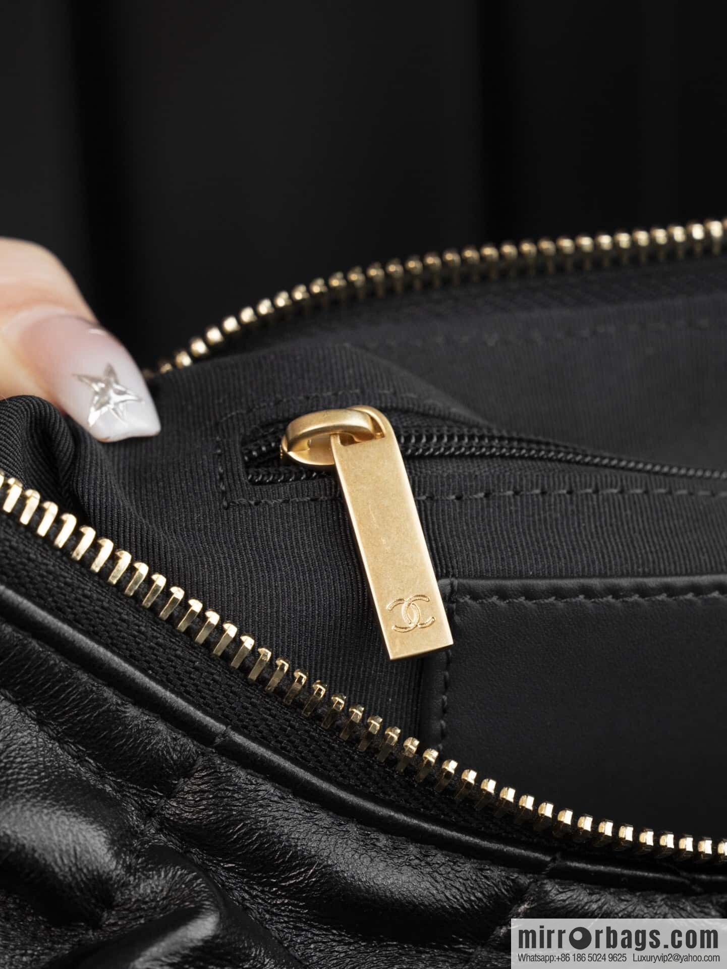 𝗖𝗛𝗔𝗘𝗡𝗟✦ 𝟐𝟓𝐜 large hippie 𝐡𝐨𝐛𝐨 𝐛𝐚𝐠 black gold 🖤 AS5302