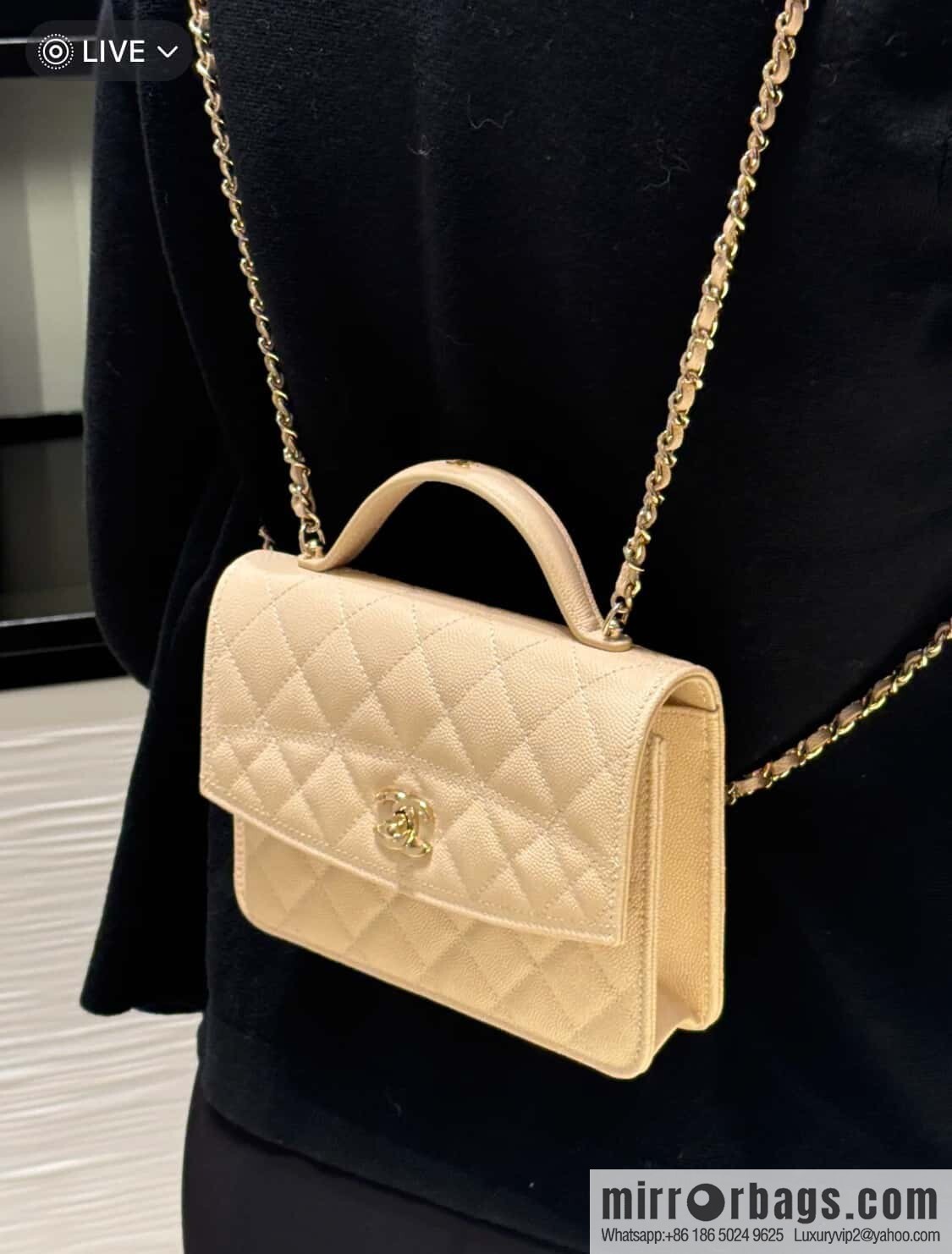 𝐂𝐡𝐚𝐧𝐞𝐥 𝟐𝟓𝐂 early spring backpack, milky white 🥛 AP4406
