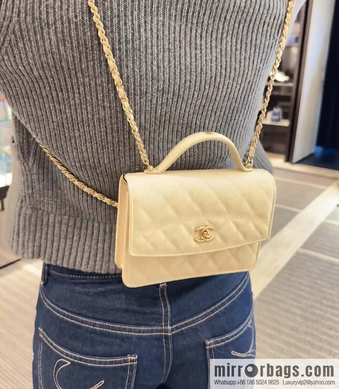 𝐂𝐡𝐚𝐧𝐞𝐥 𝟐𝟓𝐂 early spring backpack, milky white 🥛 AP4406