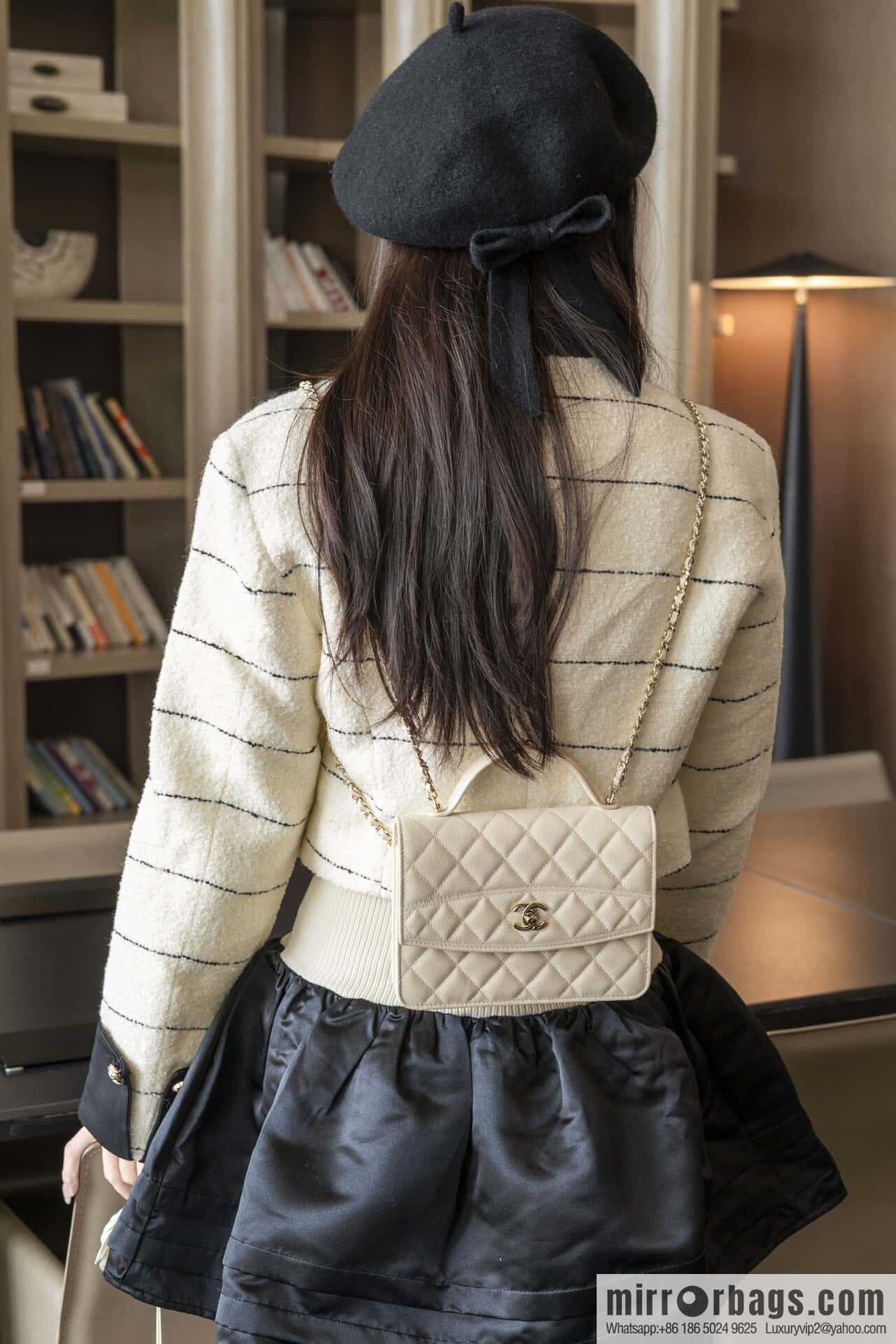 𝐂𝐡𝐚𝐧𝐞𝐥 𝟐𝟓𝐂 early spring backpack, milky white 🥛 AP4406