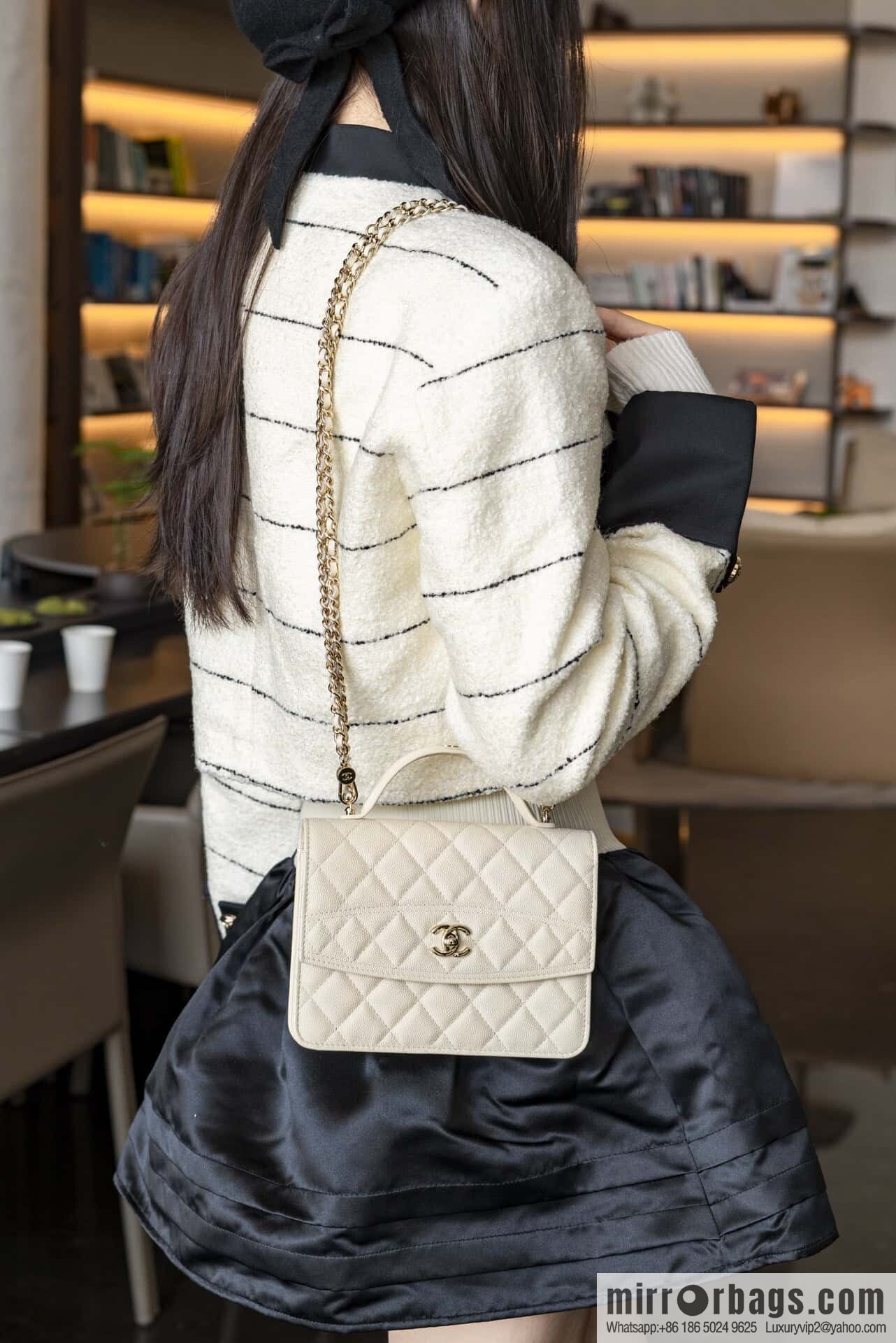 𝐂𝐡𝐚𝐧𝐞𝐥 𝟐𝟓𝐂 early spring backpack, milky white 🥛 AP4406