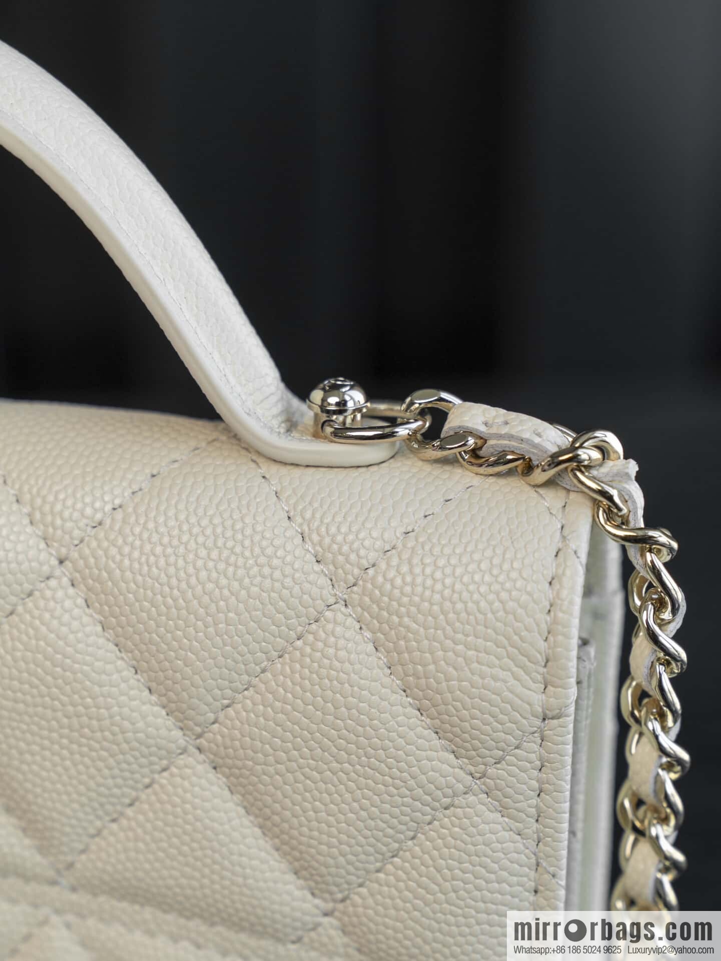 𝐂𝐡𝐚𝐧𝐞𝐥 𝟐𝟓𝐂 early spring backpack, milky white 🥛 AP4406