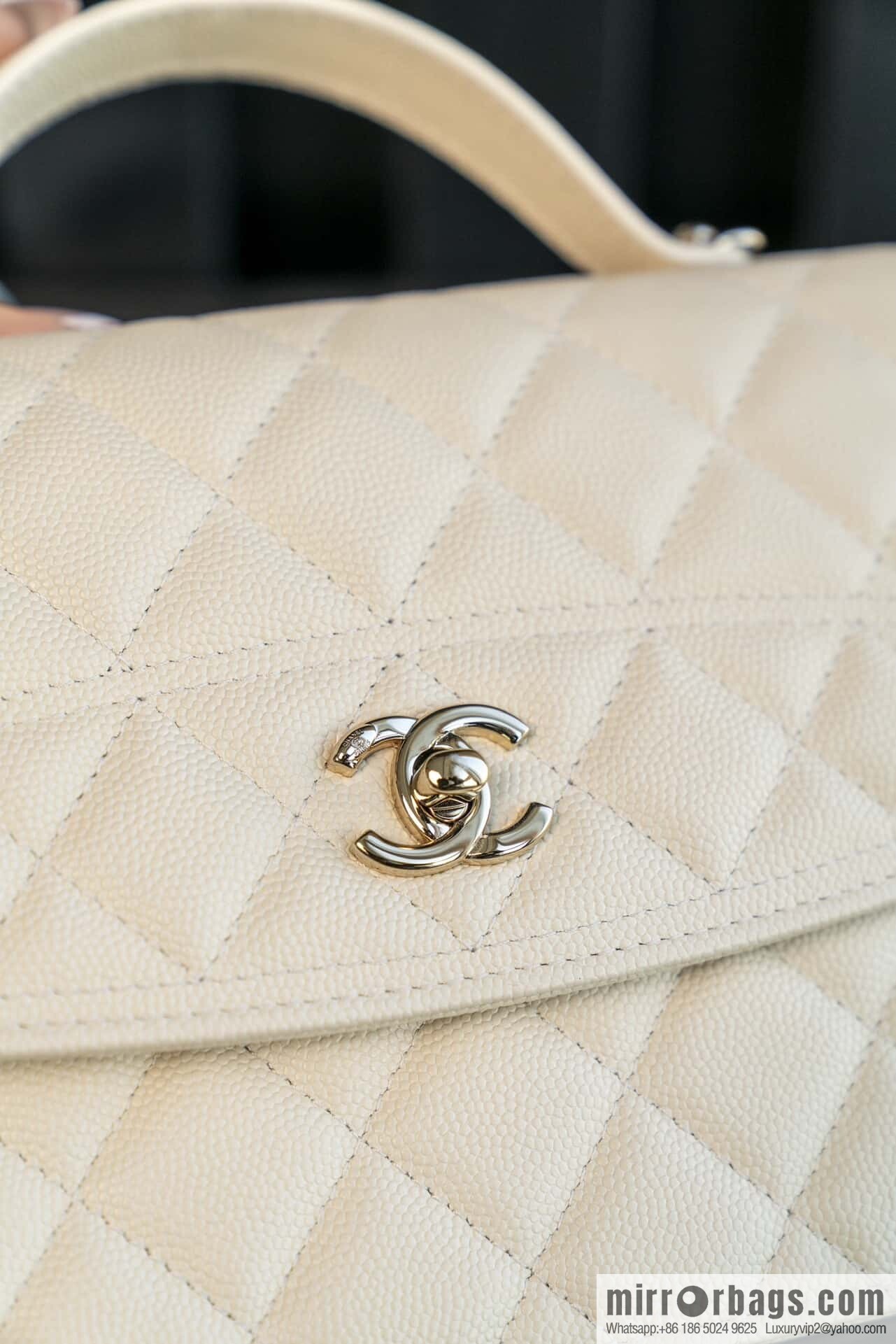 𝐂𝐡𝐚𝐧𝐞𝐥 𝟐𝟓𝐂 early spring backpack, milky white 🥛 AP4406