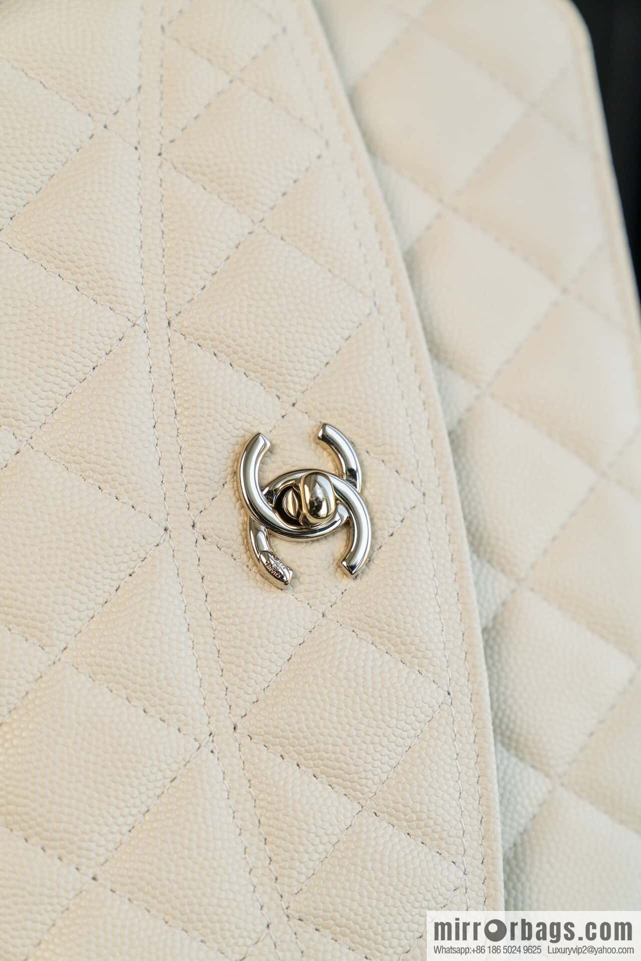 𝐂𝐡𝐚𝐧𝐞𝐥 𝟐𝟓𝐂 early spring backpack, milky white 🥛 AP4406