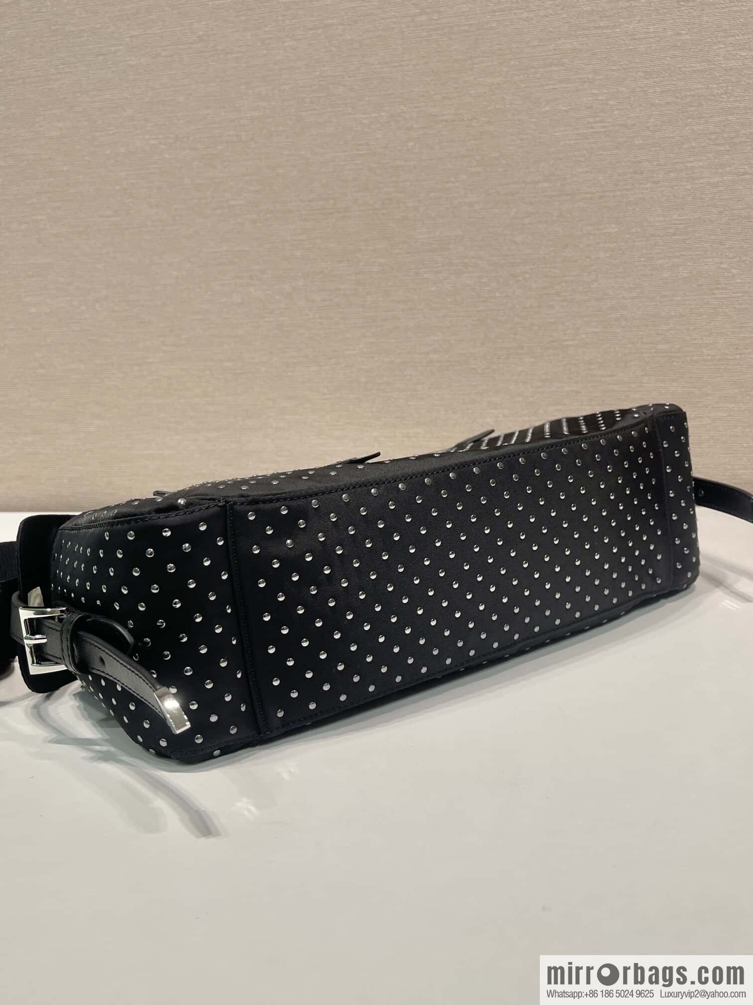 PRADA 🎉 New 🎉 1BC236 rivets🎉🎉