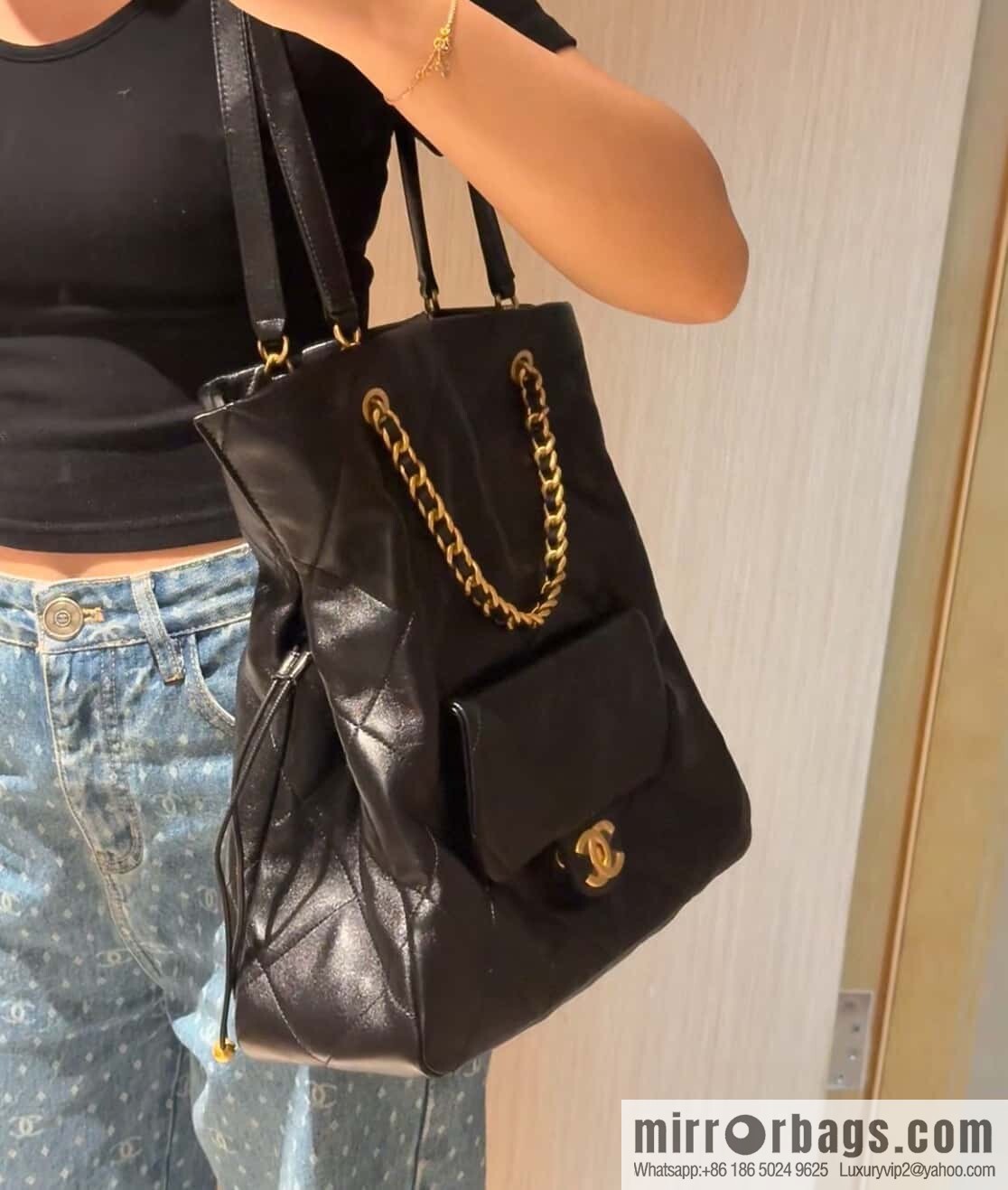𝐂𝐡𝐚𝐧𝐞𝐥 𝟐𝟓𝐜 Early Spring 𝐬𝐡𝐨𝐩𝐩𝐢𝐧𝐠 𝐛𝐚𝐠 Big Tote, Black Gold 👜 AS5315