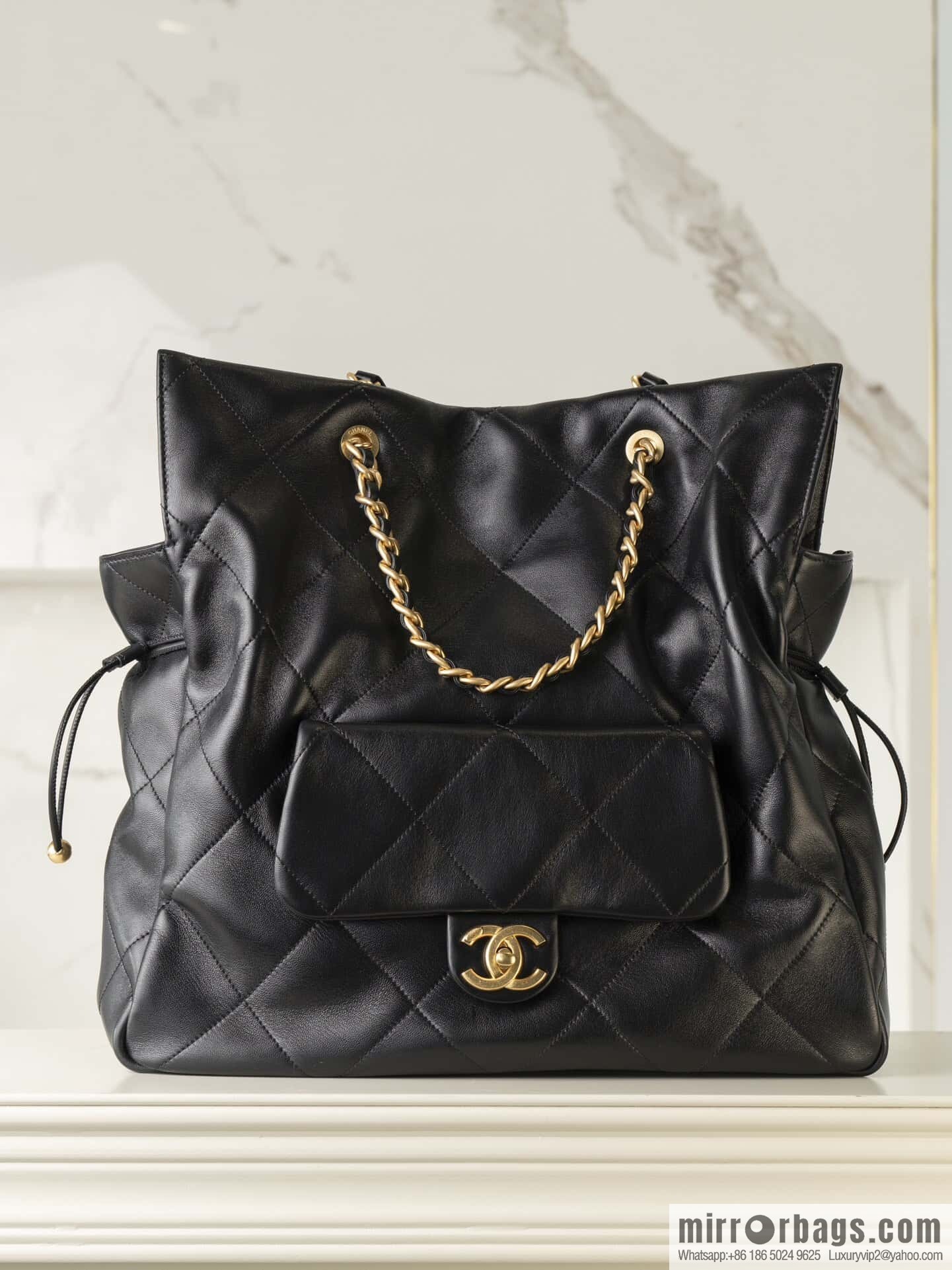 𝐂𝐡𝐚𝐧𝐞𝐥 𝟐𝟓𝐜 Early Spring 𝐬𝐡𝐨𝐩𝐩𝐢𝐧𝐠 𝐛𝐚𝐠 Big Tote, Black Gold 👜 AS5315