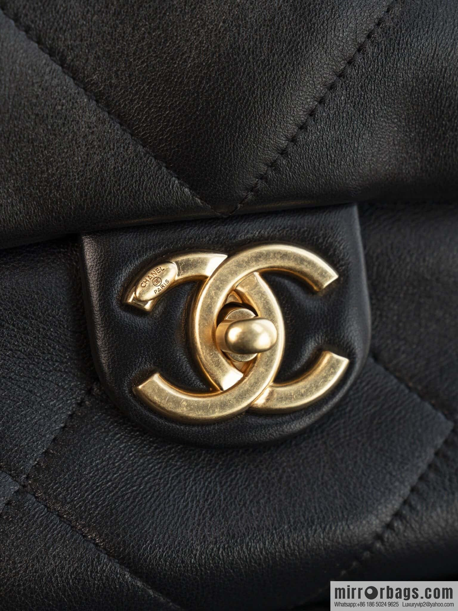 𝐂𝐡𝐚𝐧𝐞𝐥 𝟐𝟓𝐜 Early Spring 𝐬𝐡𝐨𝐩𝐩𝐢𝐧𝐠 𝐛𝐚𝐠 Big Tote, Black Gold 👜 AS5315