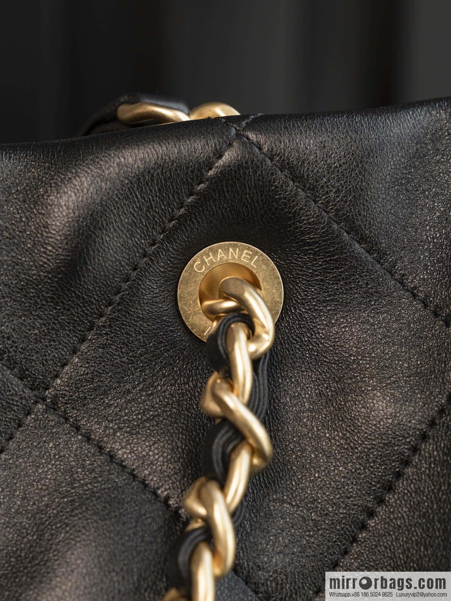 𝐂𝐡𝐚𝐧𝐞𝐥 𝟐𝟓𝐜 Early Spring 𝐬𝐡𝐨𝐩𝐩𝐢𝐧𝐠 𝐛𝐚𝐠 Big Tote, Black Gold 👜 AS5315