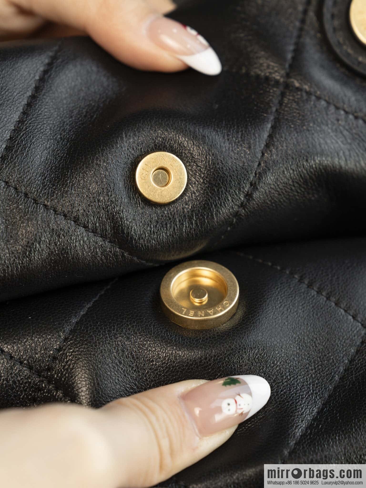 𝐂𝐡𝐚𝐧𝐞𝐥 𝟐𝟓𝐜 Early Spring 𝐬𝐡𝐨𝐩𝐩𝐢𝐧𝐠 𝐛𝐚𝐠 Big Tote, Black Gold 👜 AS5315