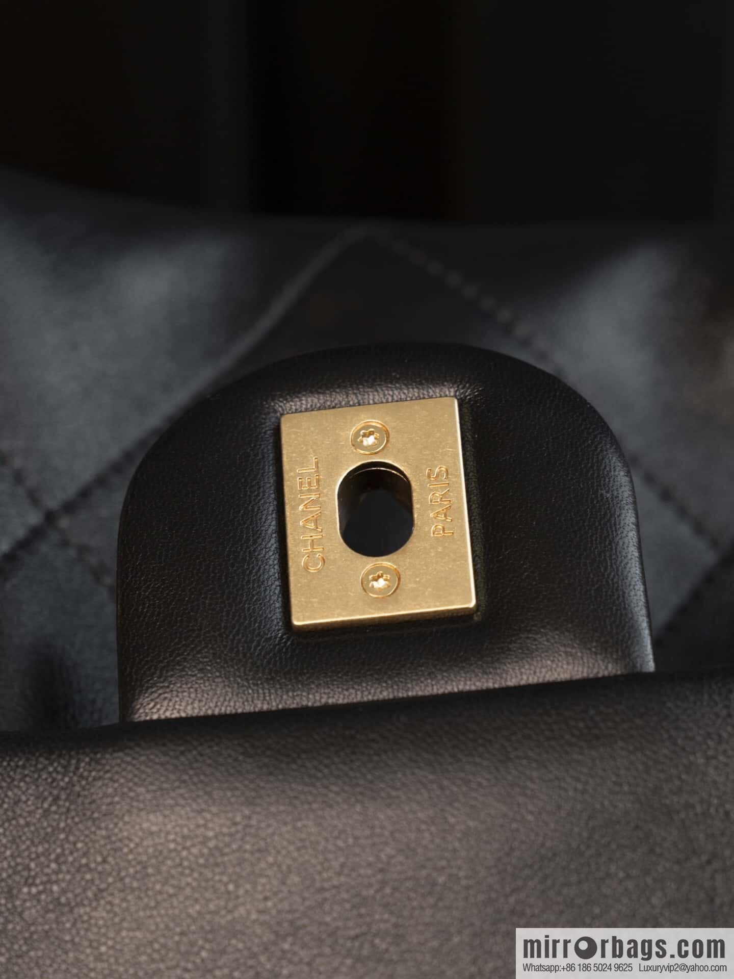 𝐂𝐡𝐚𝐧𝐞𝐥 𝟐𝟓𝐜 Early Spring 𝐬𝐡𝐨𝐩𝐩𝐢𝐧𝐠 𝐛𝐚𝐠 Big Tote, Black Gold 👜 AS5315