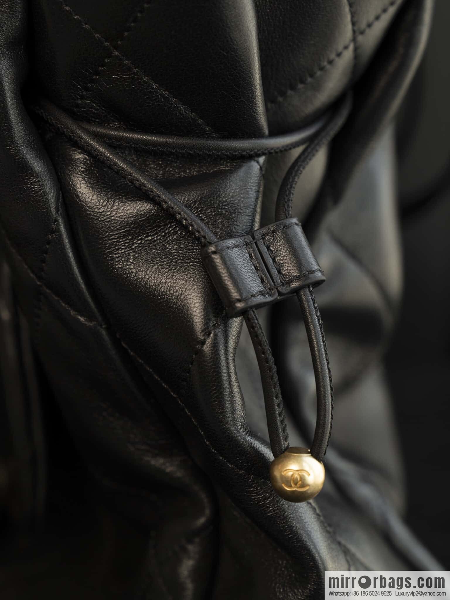 𝐂𝐡𝐚𝐧𝐞𝐥 𝟐𝟓𝐜 Early Spring 𝐬𝐡𝐨𝐩𝐩𝐢𝐧𝐠 𝐛𝐚𝐠 Big Tote, Black Gold 👜 AS5315