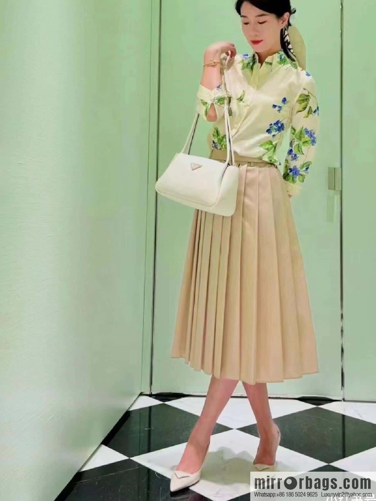 PRADA 🎉 new 🎉 1BA444 shoulder/new color🎉🎉