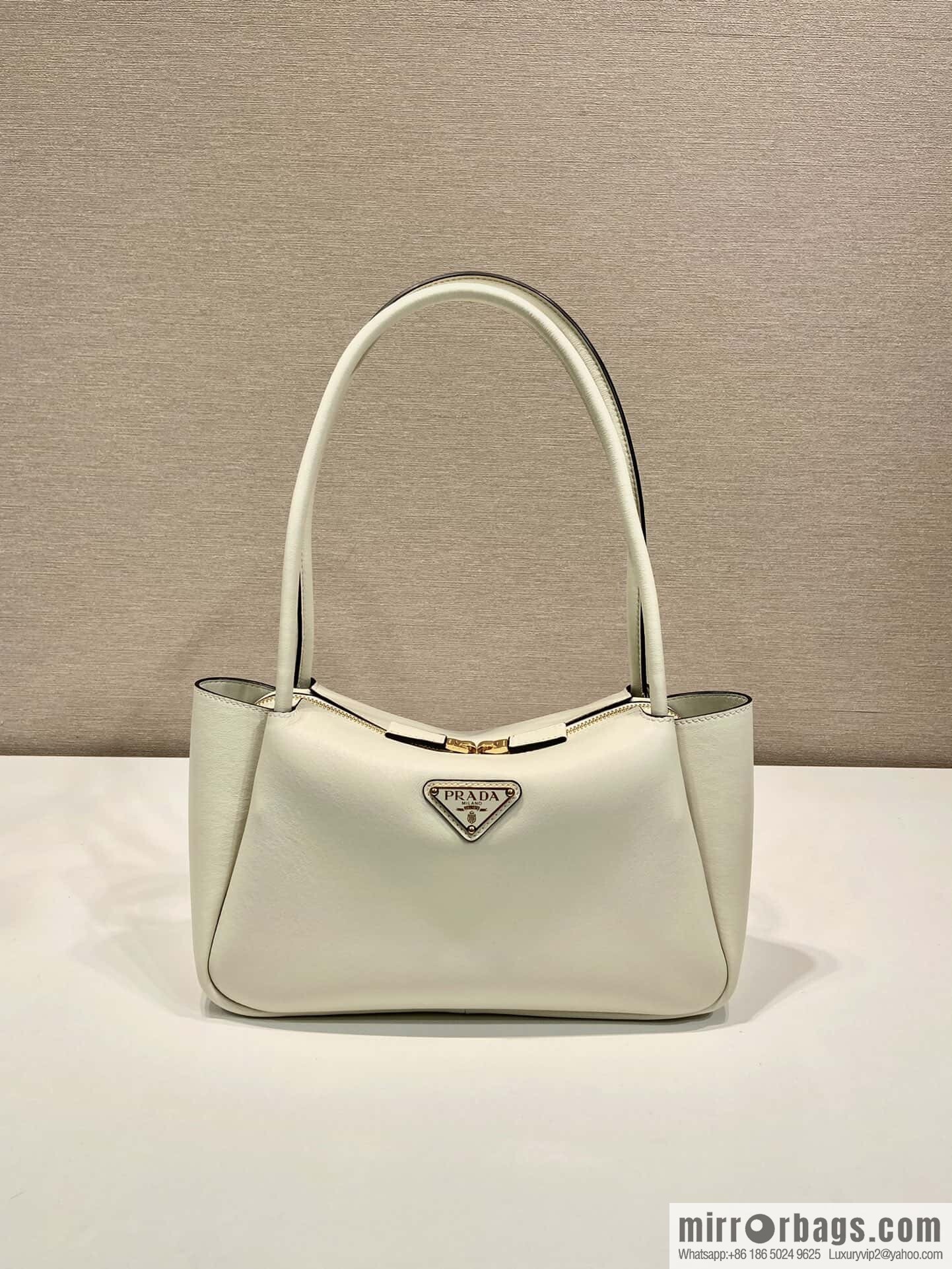 PRADA 🎉 new 🎉 1BA444 shoulder/new color🎉🎉