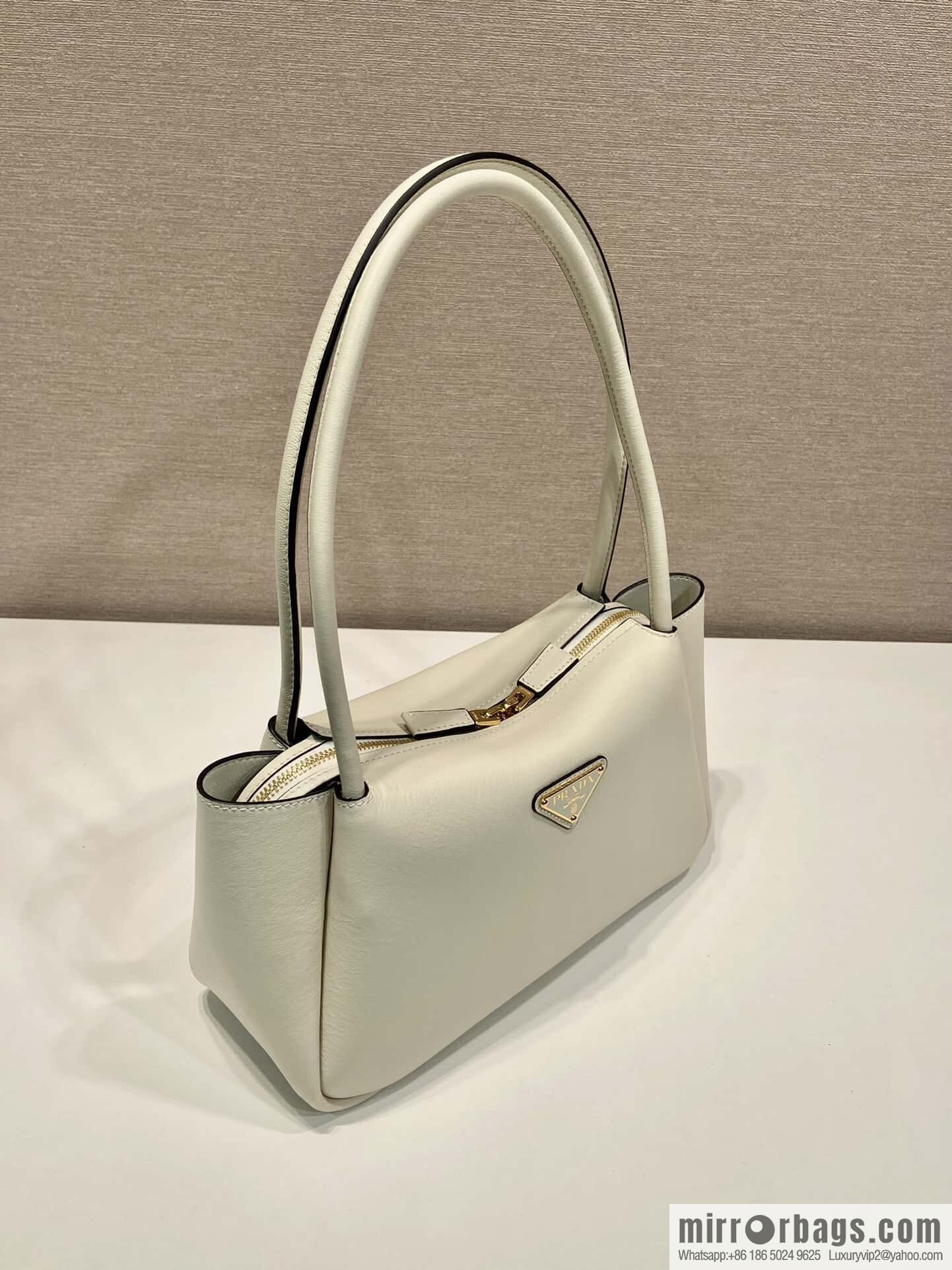 PRADA 🎉 new 🎉 1BA444 shoulder/new color🎉🎉