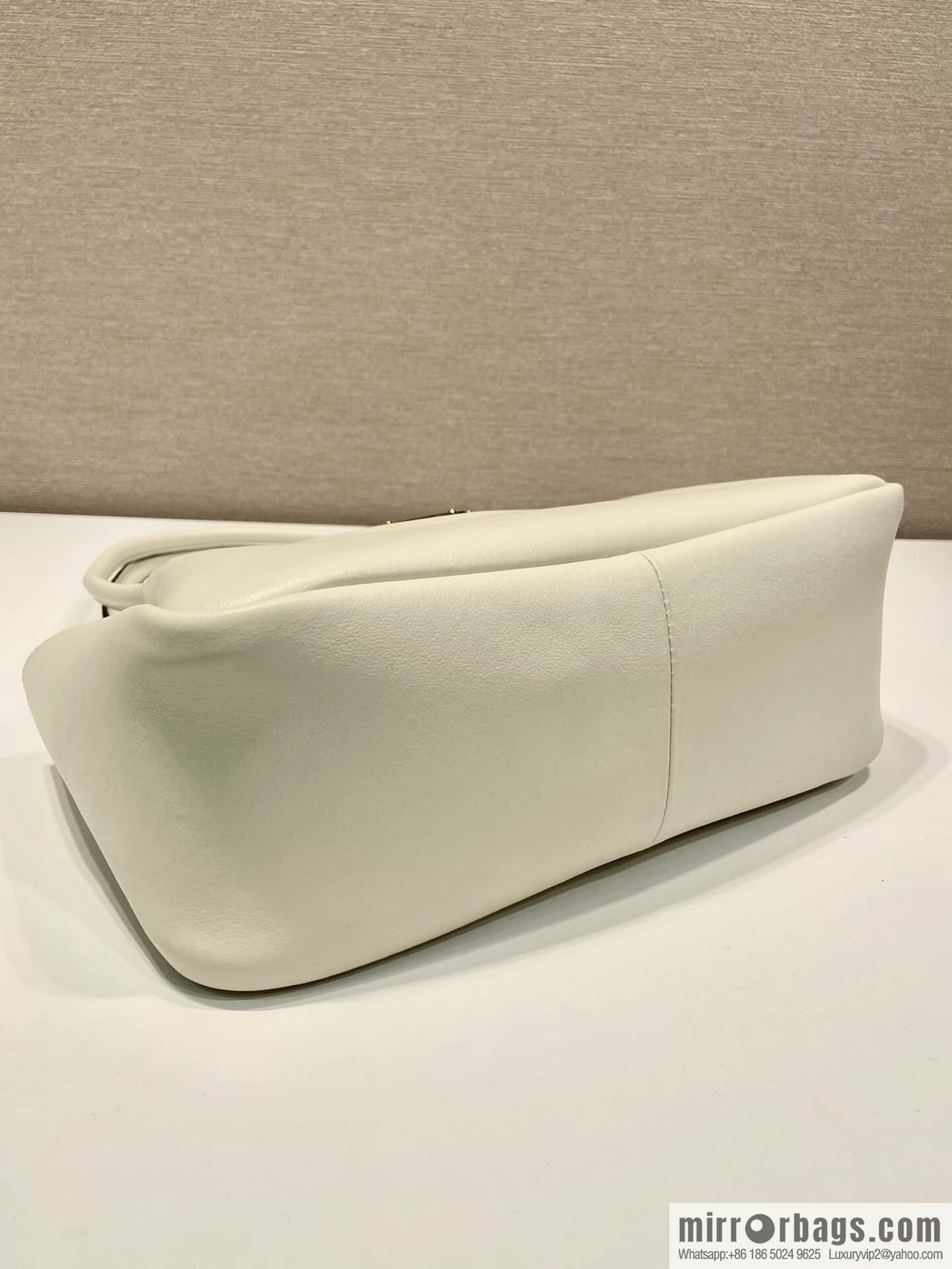 PRADA 🎉 new 🎉 1BA444 shoulder/new color🎉🎉