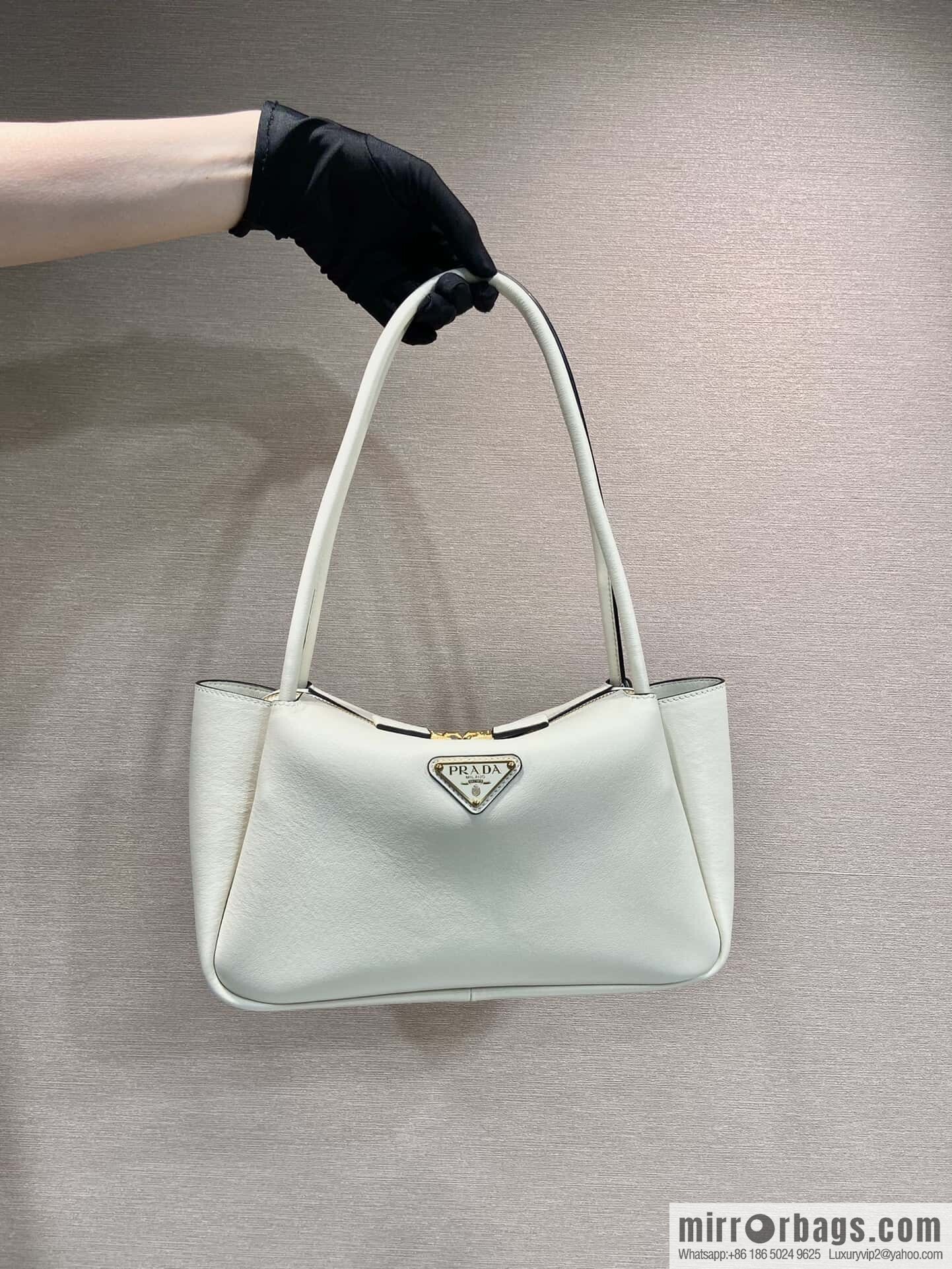 PRADA 🎉 new 🎉 1BA444 shoulder/new color🎉🎉