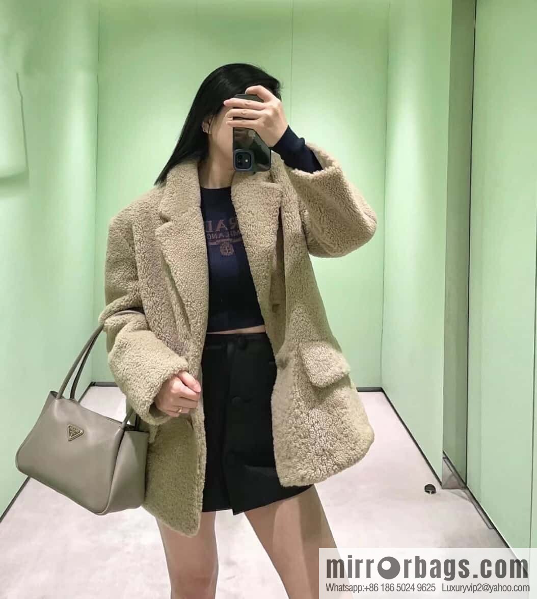 PRADA 🎉 New 🎉 1BA444 Shoulder/Grey🎉🎉