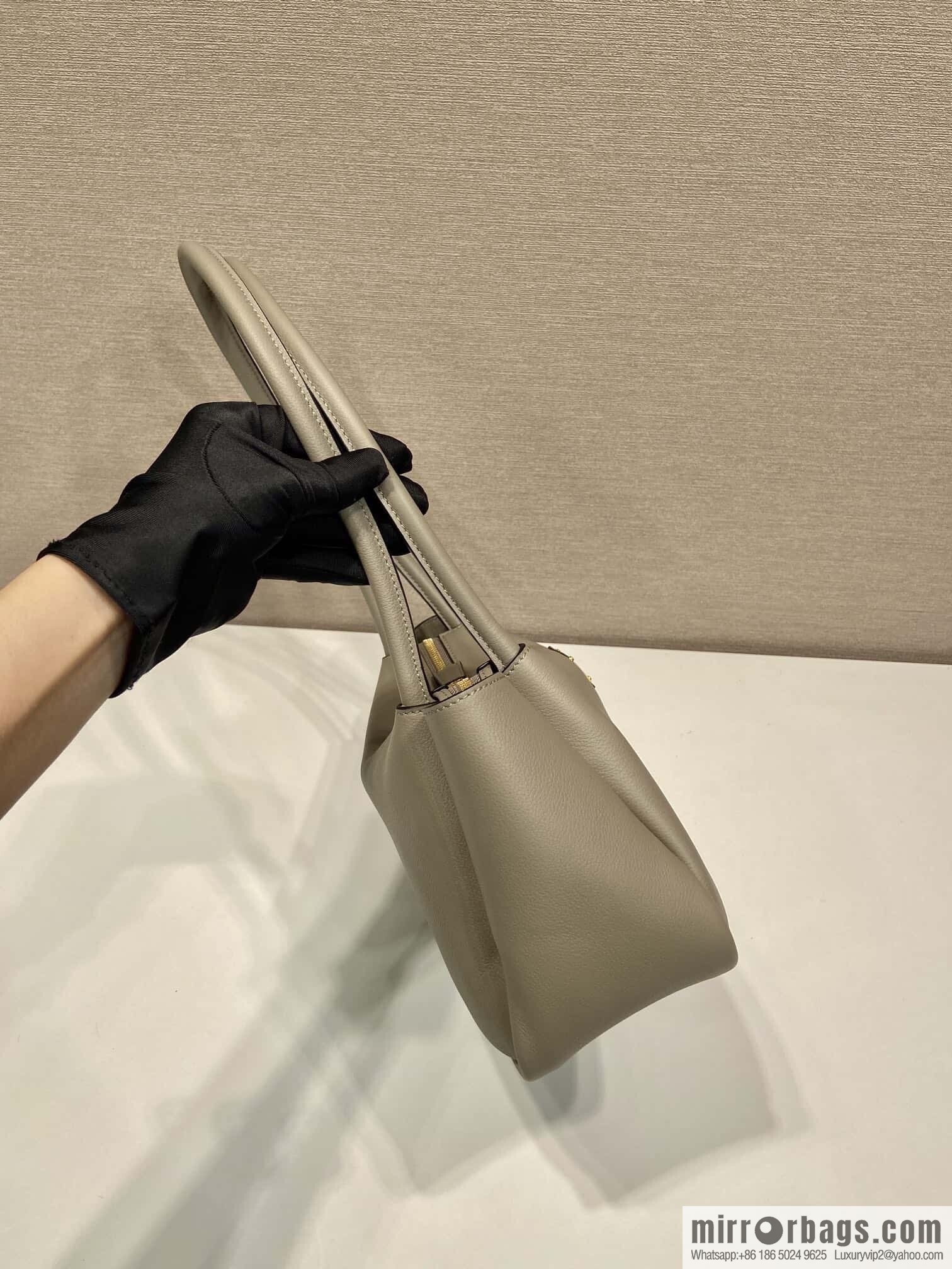 PRADA 🎉 New 🎉 1BA444 Shoulder/Grey🎉🎉
