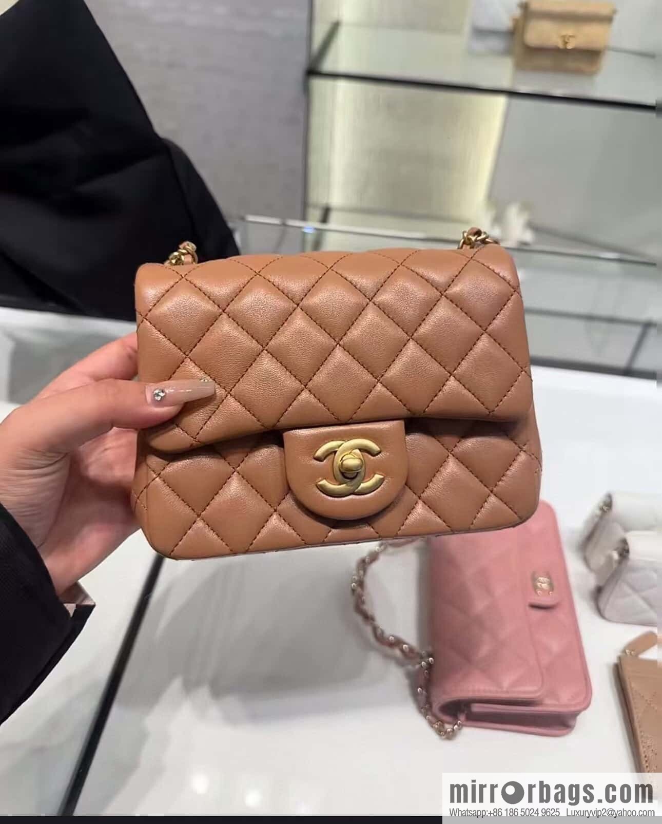 𝐂𝐡𝐚𝐧𝐞𝐥 𝟐𝟒𝐤 𝐜𝐟 Golden Ball Square Fatty, Milk Tea Color ☕️ AS1786