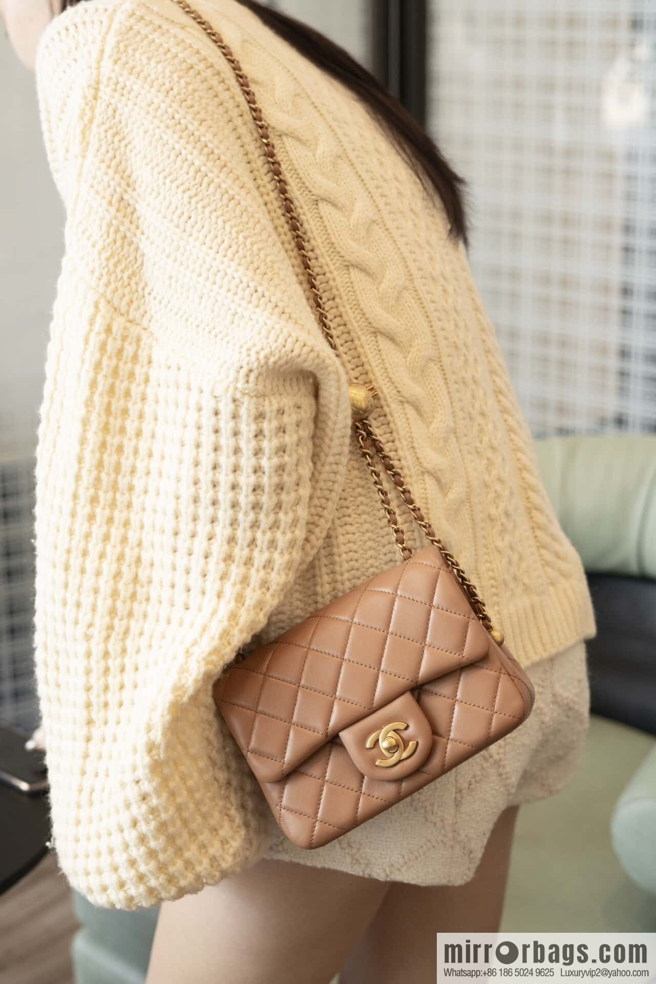 𝐂𝐡𝐚𝐧𝐞𝐥 𝟐𝟒𝐤 𝐜𝐟 Golden Ball Square Fatty, Milk Tea Color ☕️ AS1786