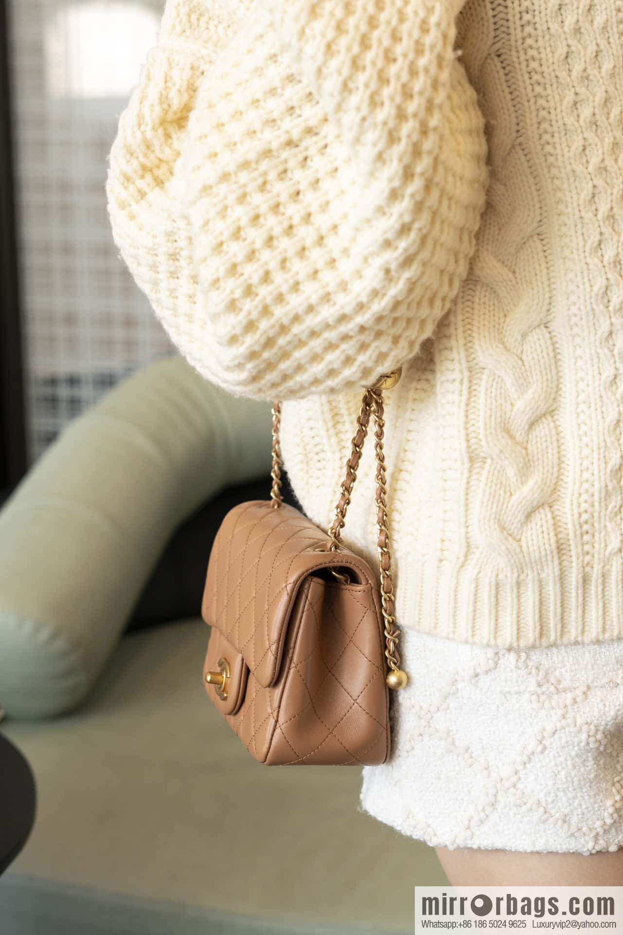 𝐂𝐡𝐚𝐧𝐞𝐥 𝟐𝟒𝐤 𝐜𝐟 Golden Ball Square Fatty, Milk Tea Color ☕️ AS1786