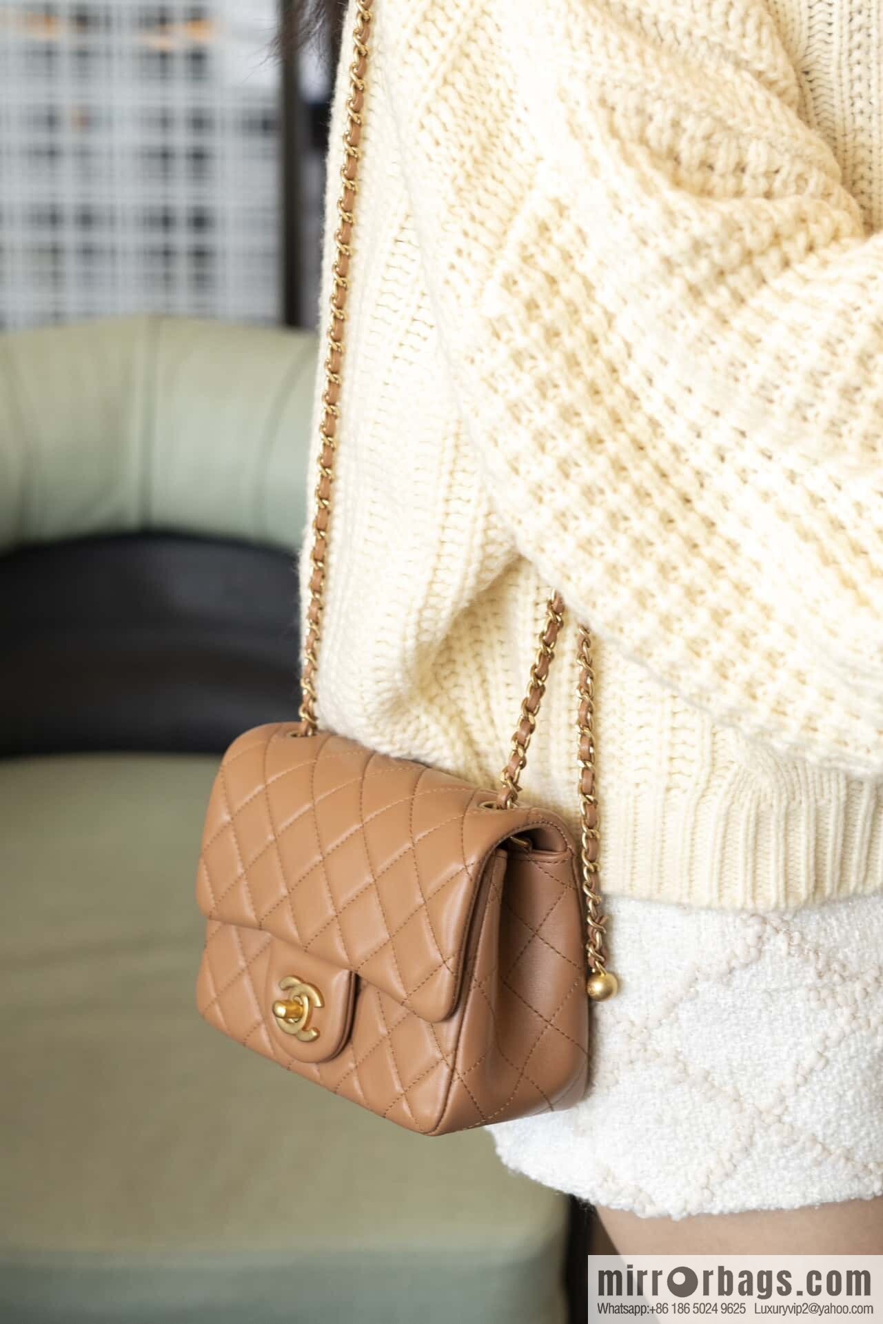 𝐂𝐡𝐚𝐧𝐞𝐥 𝟐𝟒𝐤 𝐜𝐟 Golden Ball Square Fatty, Milk Tea Color ☕️ AS1786