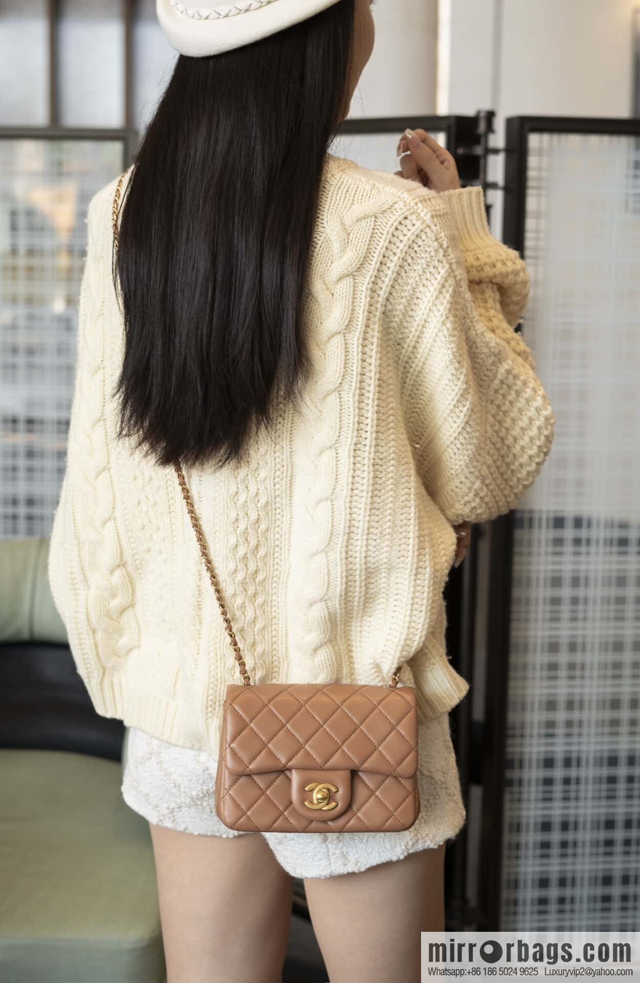 𝐂𝐡𝐚𝐧𝐞𝐥 𝟐𝟒𝐤 𝐜𝐟 Golden Ball Square Fatty, Milk Tea Color ☕️ AS1786