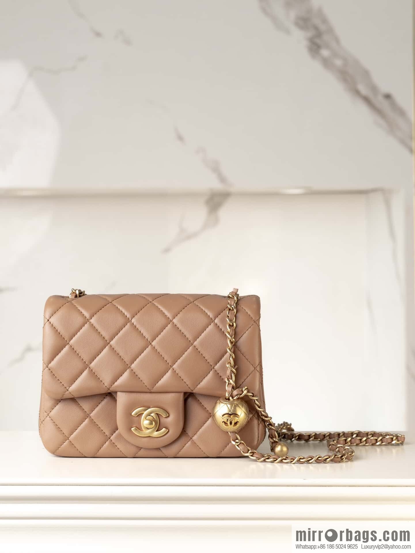 𝐂𝐡𝐚𝐧𝐞𝐥 𝟐𝟒𝐤 𝐜𝐟 Golden Ball Square Fatty, Milk Tea Color ☕️ AS1786