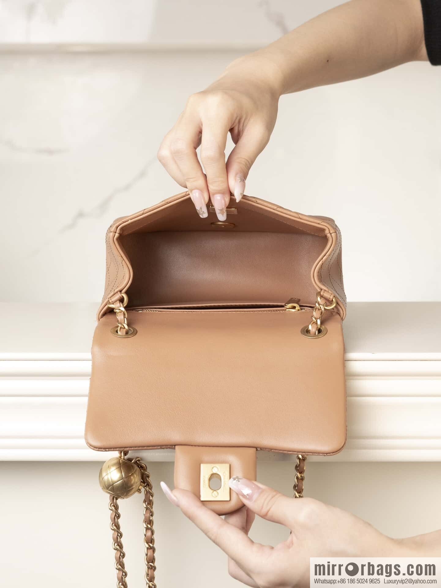 𝐂𝐡𝐚𝐧𝐞𝐥 𝟐𝟒𝐤 𝐜𝐟 Golden Ball Square Fatty, Milk Tea Color ☕️ AS1786