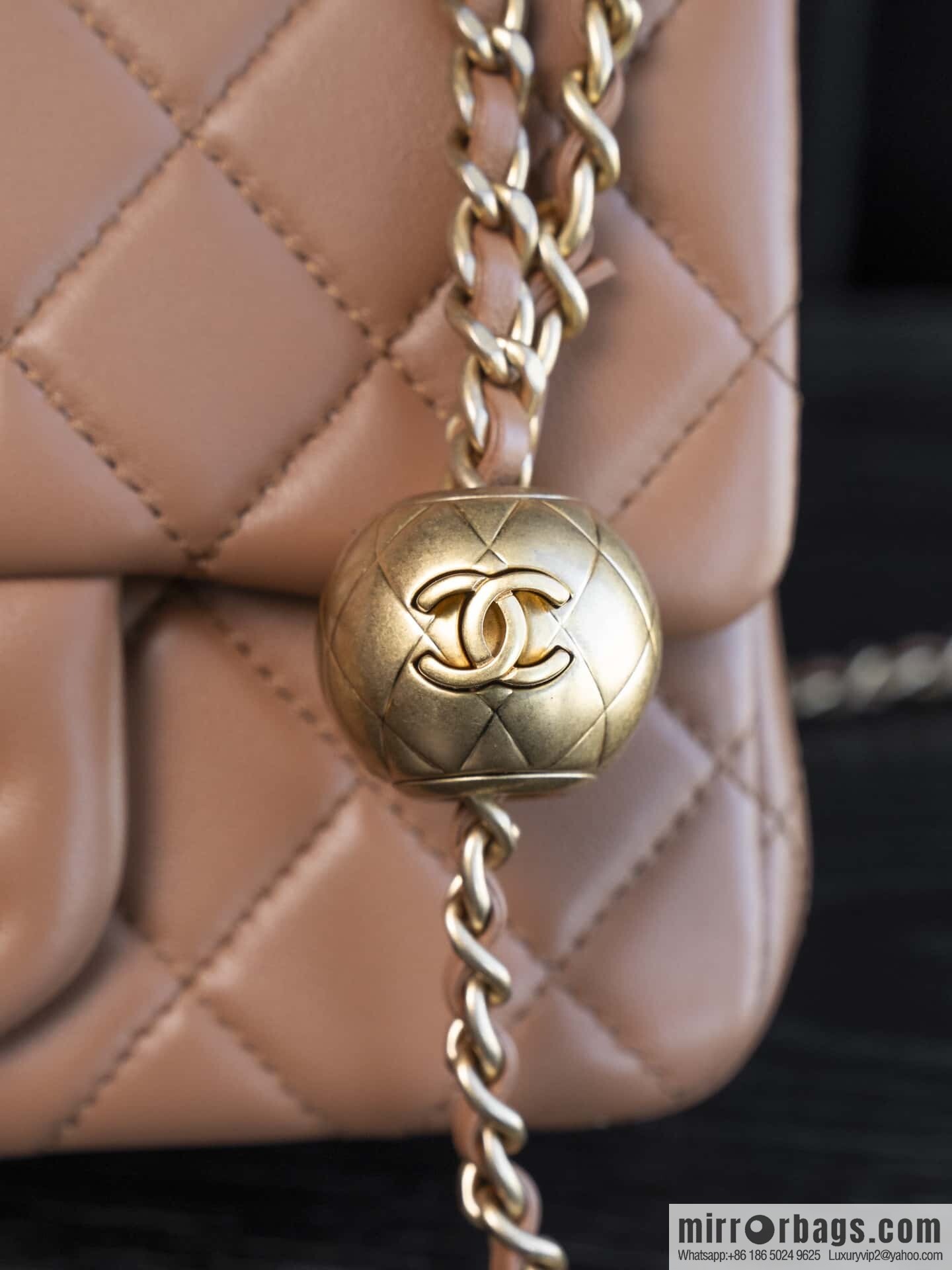 𝐂𝐡𝐚𝐧𝐞𝐥 𝟐𝟒𝐤 𝐜𝐟 Golden Ball Square Fatty, Milk Tea Color ☕️ AS1786