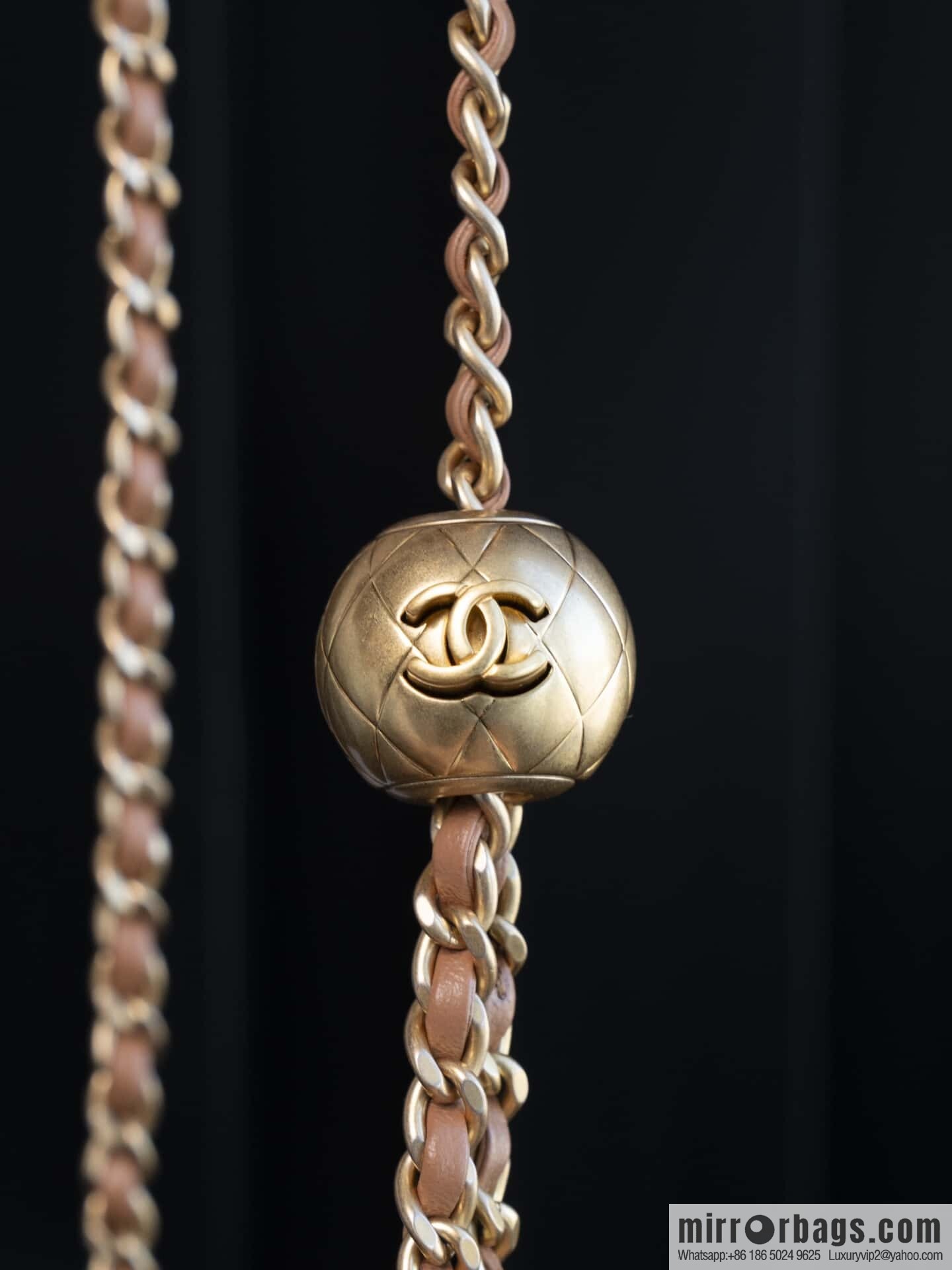 𝐂𝐡𝐚𝐧𝐞𝐥 𝟐𝟒𝐤 𝐜𝐟 Golden Ball Square Fatty, Milk Tea Color ☕️ AS1786