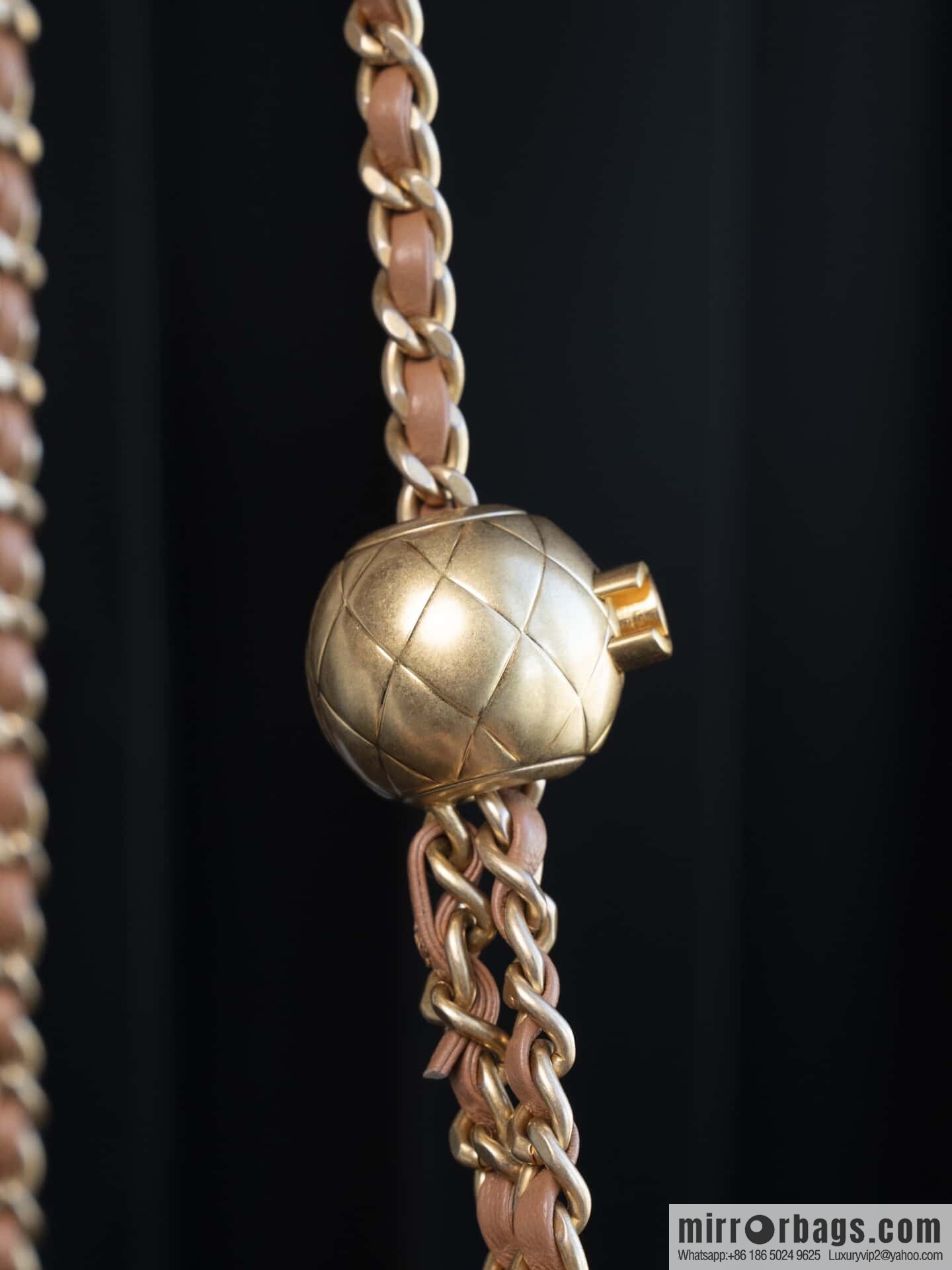 𝐂𝐡𝐚𝐧𝐞𝐥 𝟐𝟒𝐤 𝐜𝐟 Golden Ball Square Fatty, Milk Tea Color ☕️ AS1786