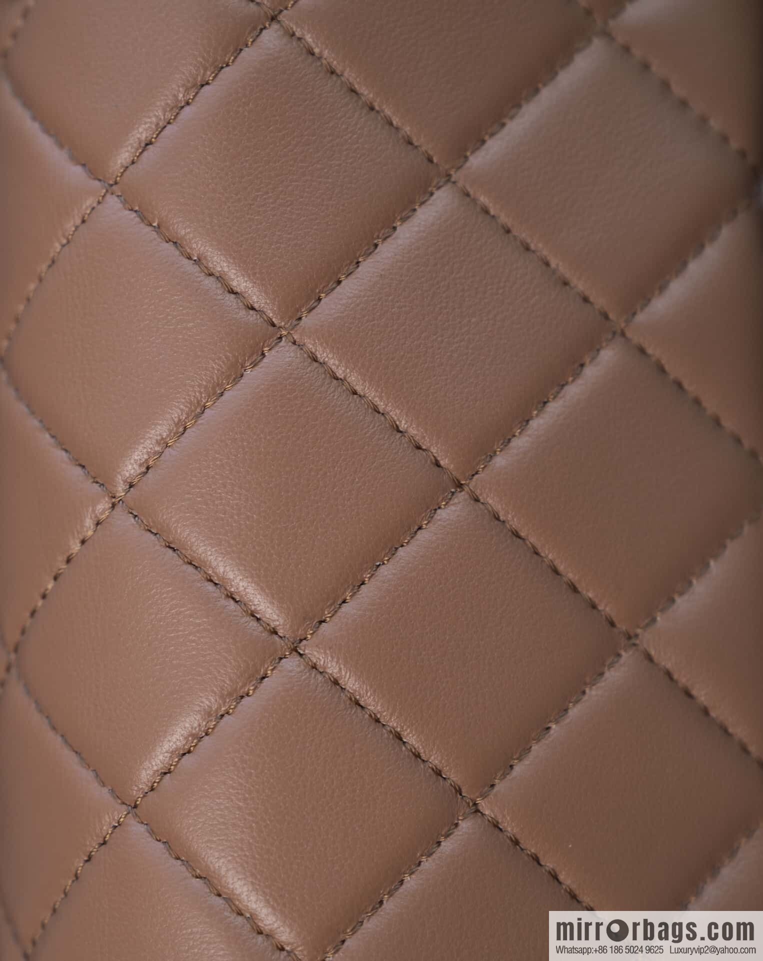 𝐂𝐡𝐚𝐧𝐞𝐥 𝟐𝟒𝐤 𝐜𝐟 Golden Ball Square Fatty, Milk Tea Color ☕️ AS1786