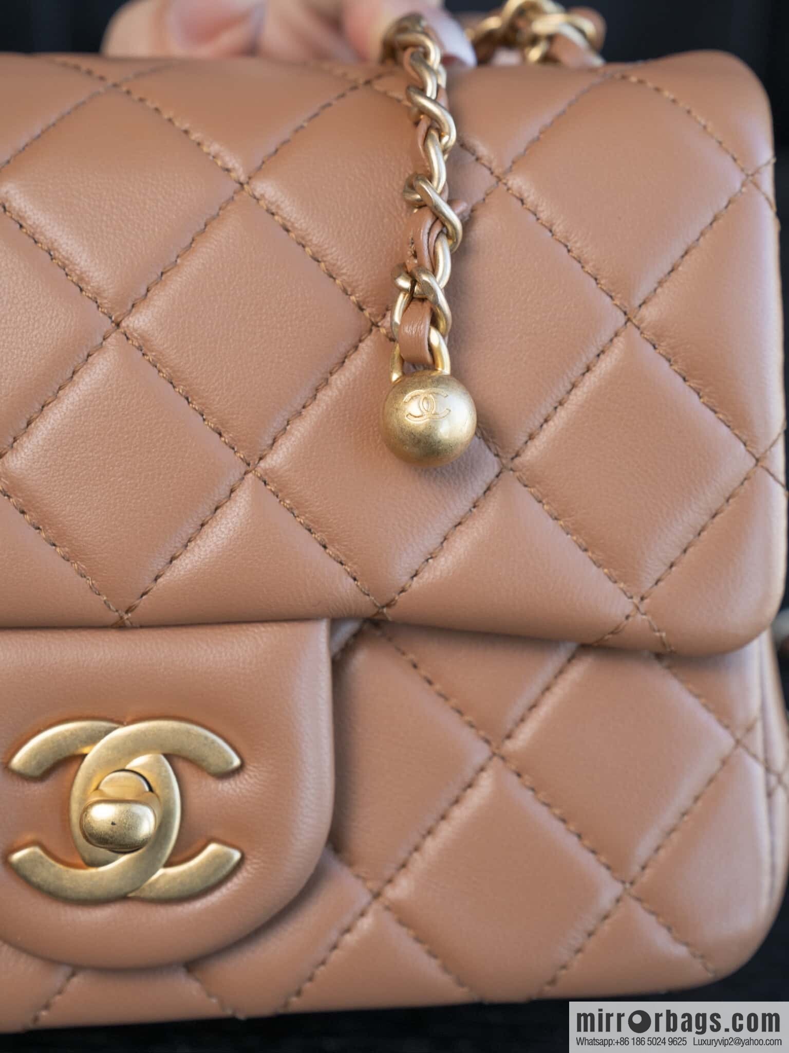 𝐂𝐡𝐚𝐧𝐞𝐥 𝟐𝟒𝐤 𝐜𝐟 Golden Ball Square Fatty, Milk Tea Color ☕️ AS1786