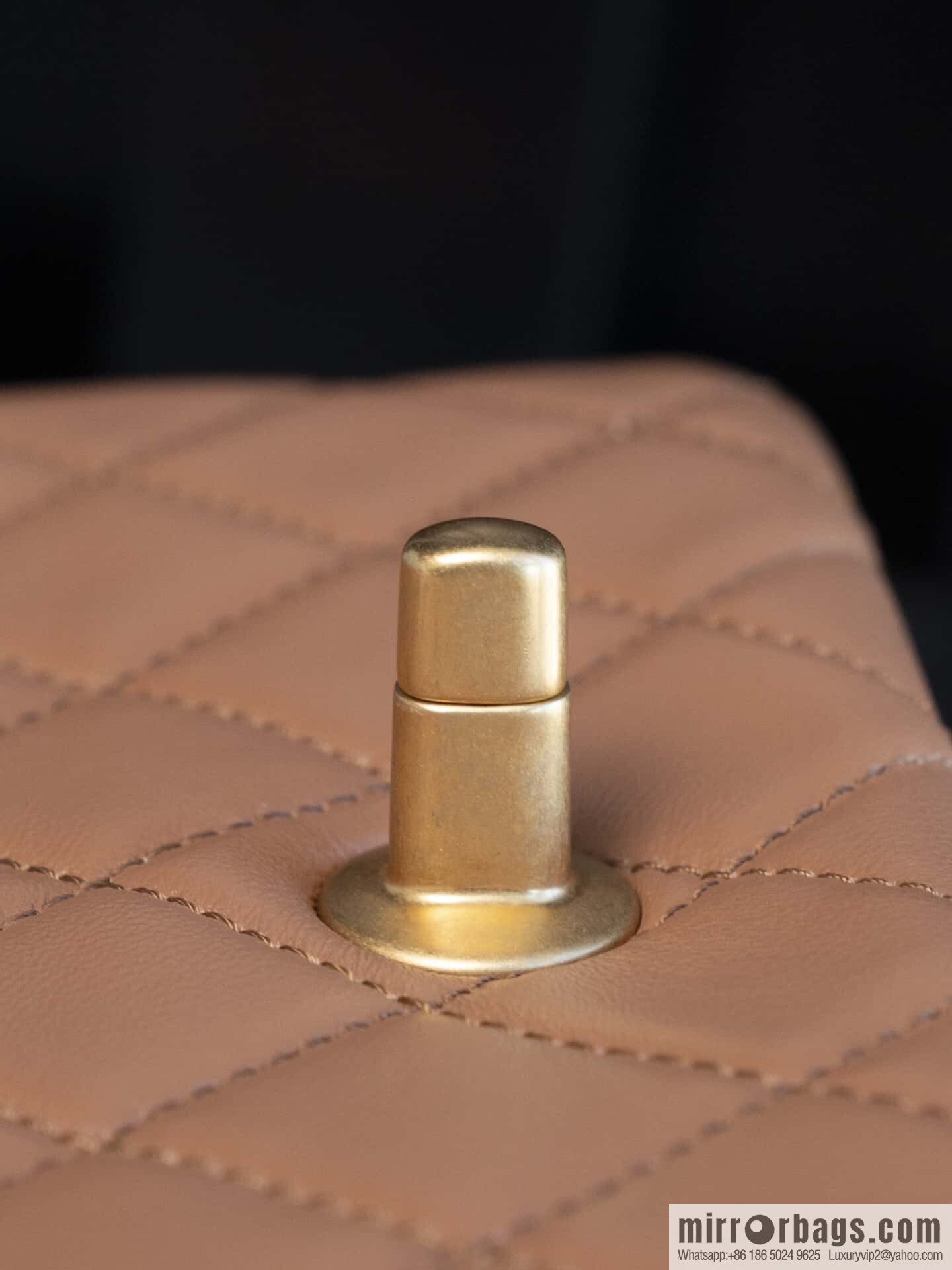 𝐂𝐡𝐚𝐧𝐞𝐥 𝟐𝟒𝐤 𝐜𝐟 Golden Ball Square Fatty, Milk Tea Color ☕️ AS1786