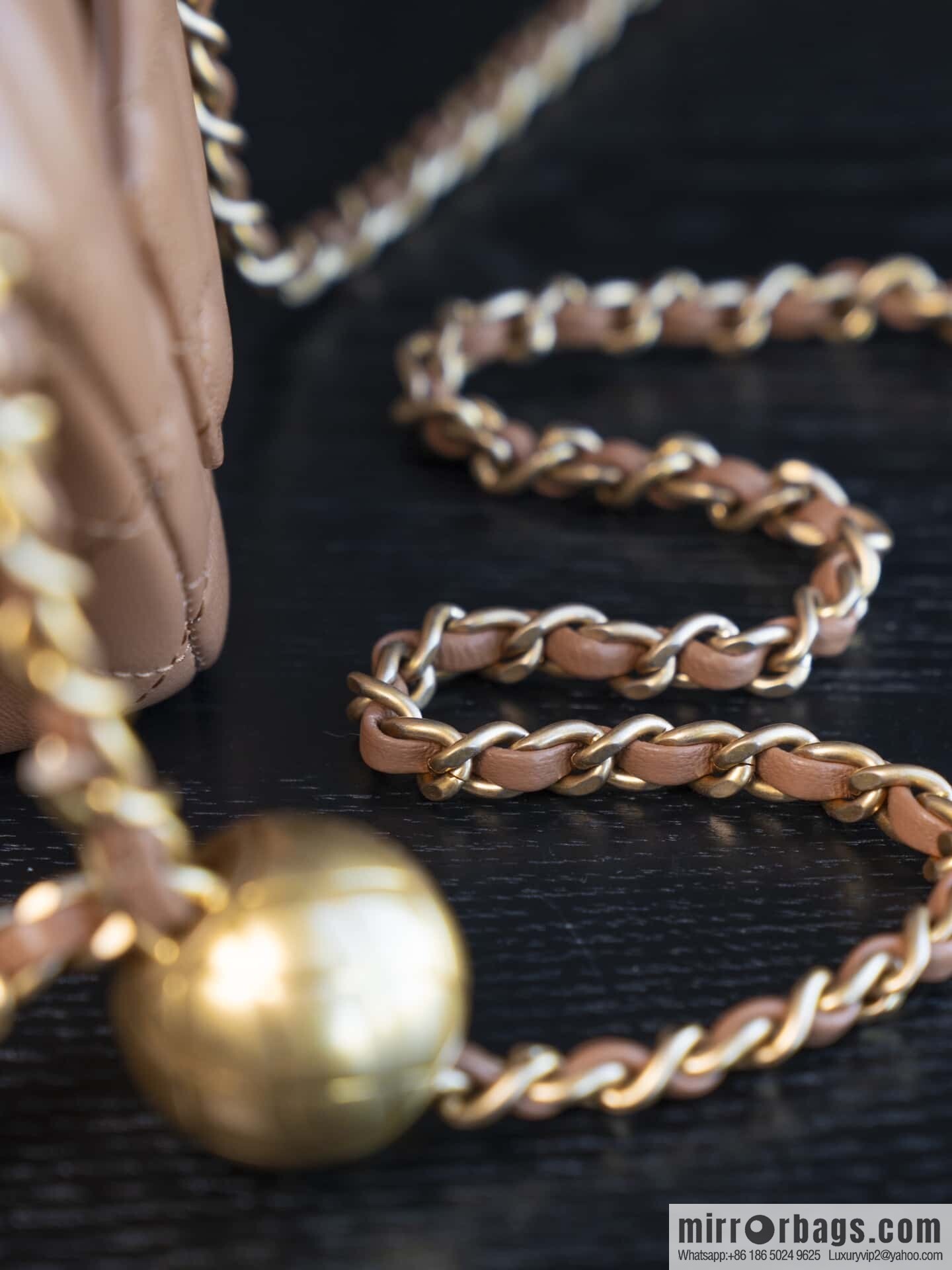 𝐂𝐡𝐚𝐧𝐞𝐥 𝟐𝟒𝐤 𝐜𝐟 Golden Ball Square Fatty, Milk Tea Color ☕️ AS1786