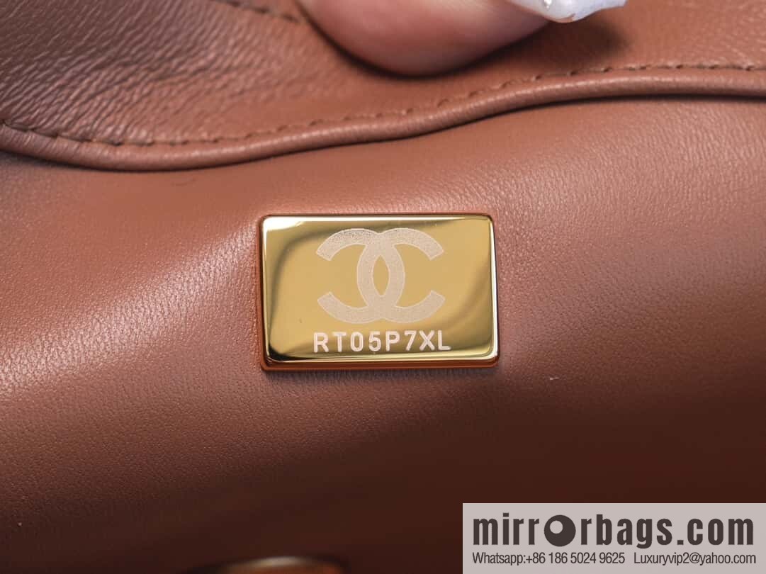 𝐂𝐡𝐚𝐧𝐞𝐥 𝟐𝟒𝐤 𝐜𝐟 Golden Ball Square Fatty, Milk Tea Color ☕️ AS1786