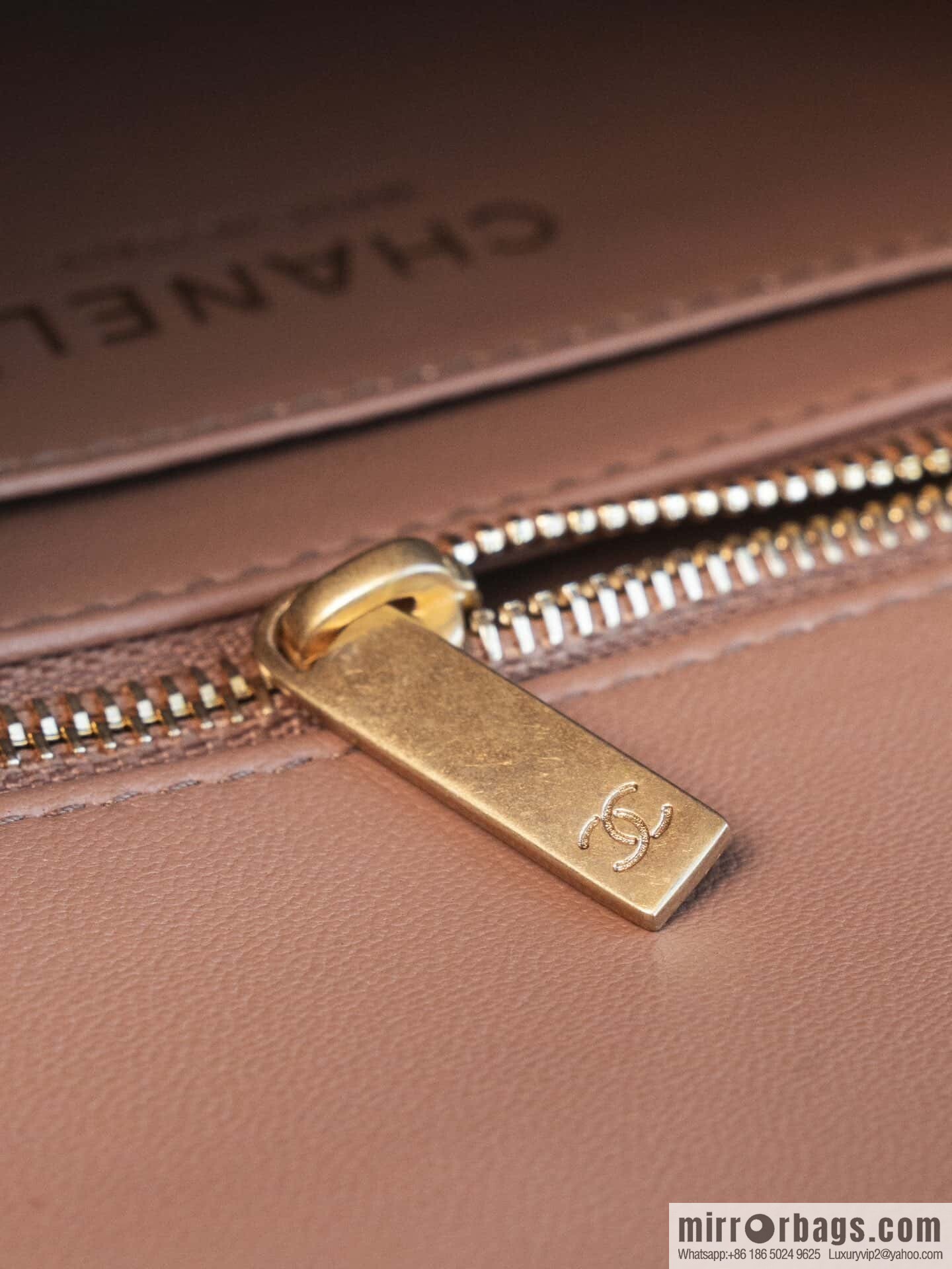 𝐂𝐡𝐚𝐧𝐞𝐥 𝟐𝟒𝐤 𝐜𝐟 Golden Ball Square Fatty, Milk Tea Color ☕️ AS1786