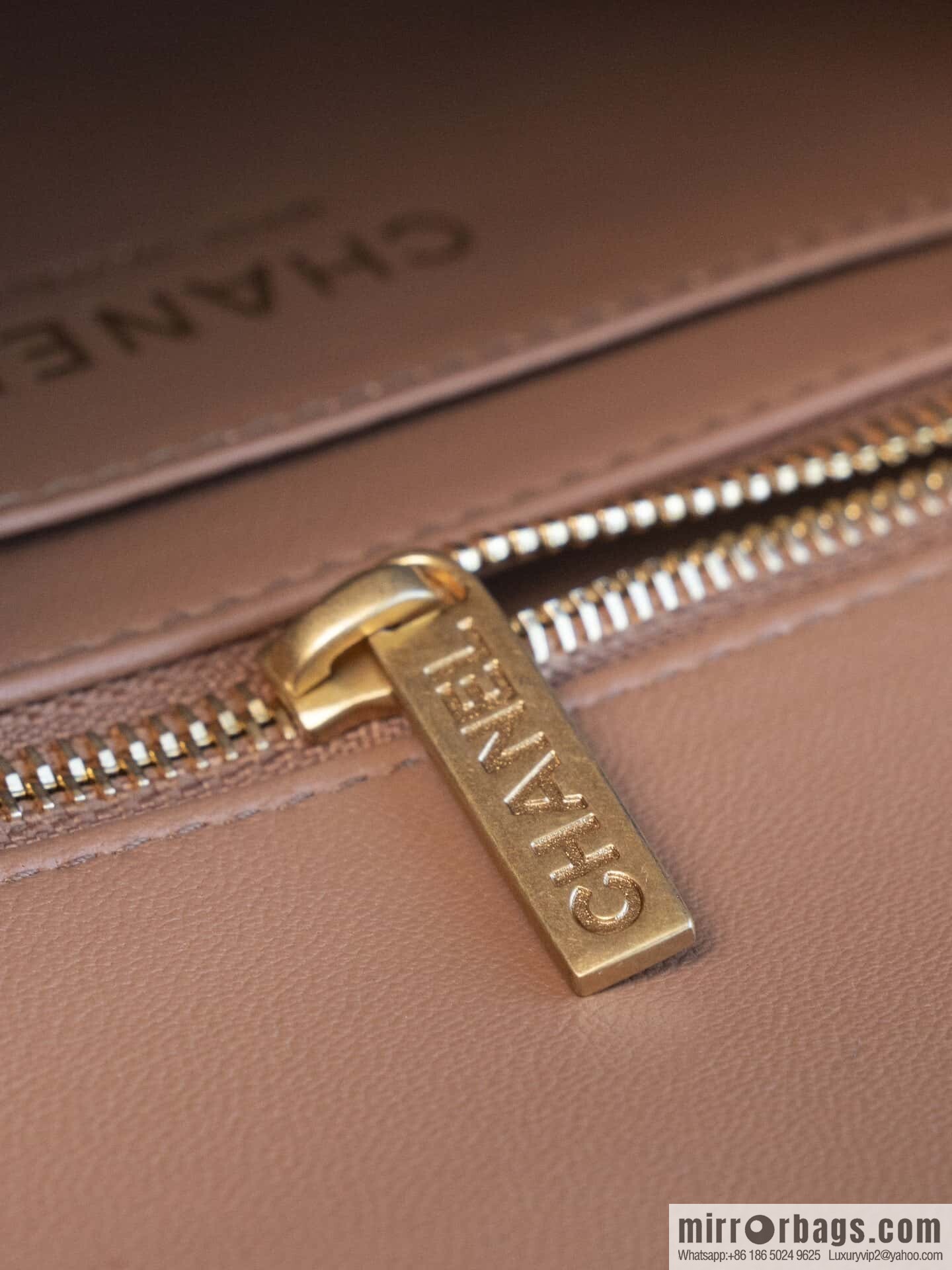 𝐂𝐡𝐚𝐧𝐞𝐥 𝟐𝟒𝐤 𝐜𝐟 Golden Ball Square Fatty, Milk Tea Color ☕️ AS1786