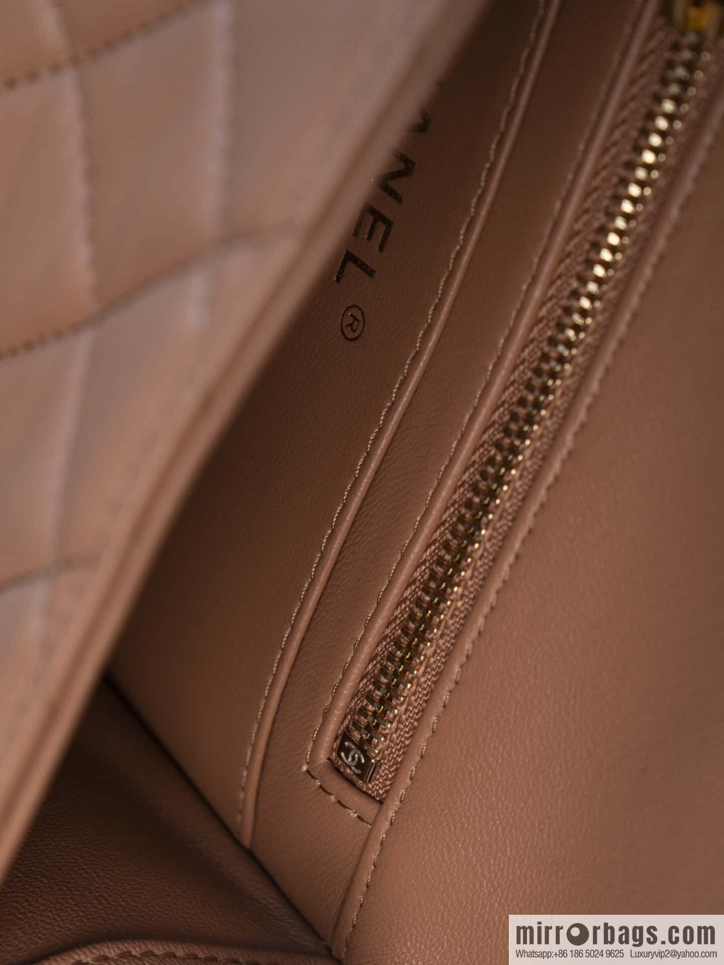 𝐂𝐡𝐚𝐧𝐞𝐥 𝟐𝟒𝐤 𝐜𝐟 Golden Ball Square Fatty, Milk Tea Color ☕️ AS1786