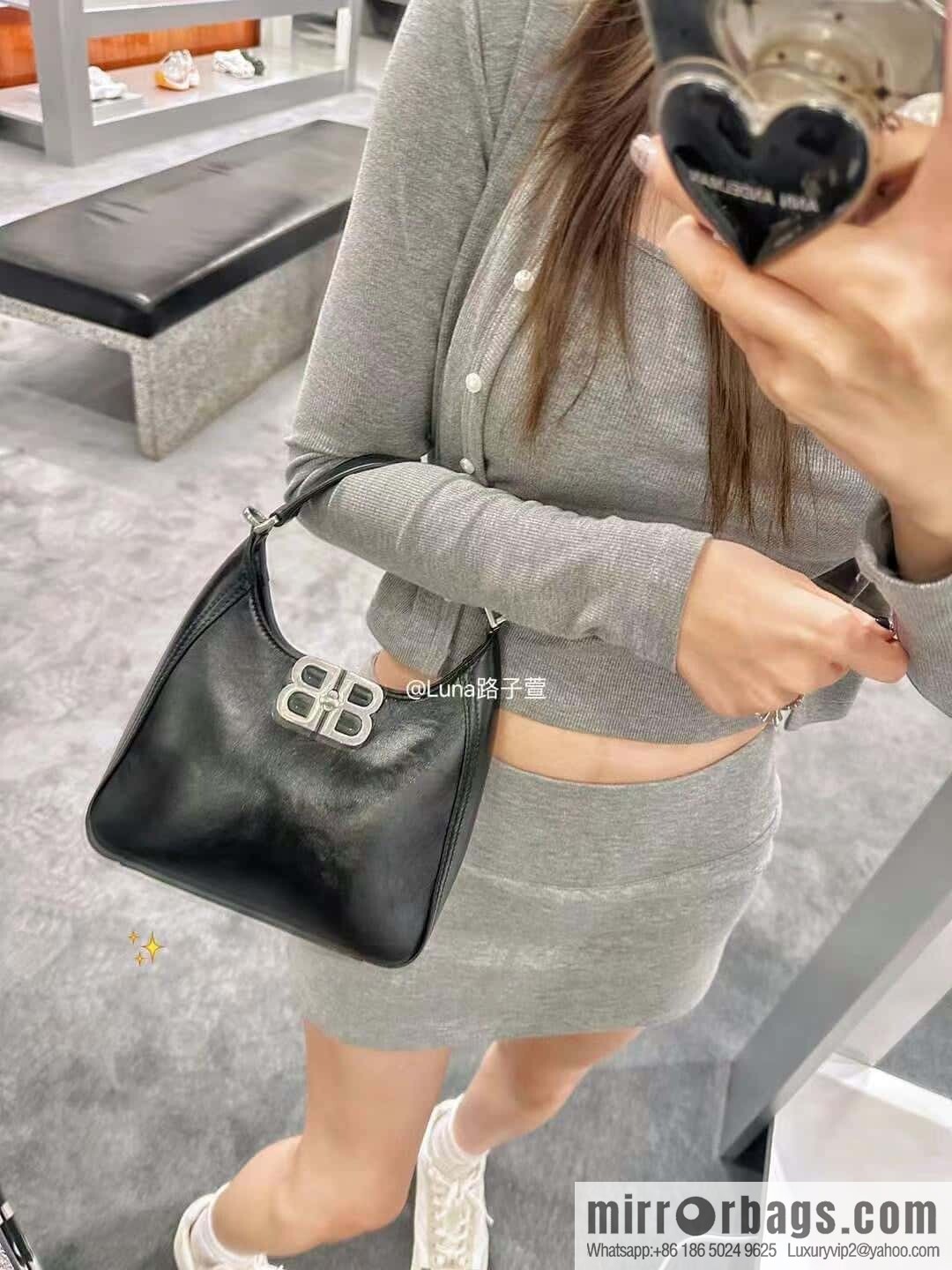 🖤Paris Home Hobo Collection ‼️ 24 Year Hobo Bag 801928 Black