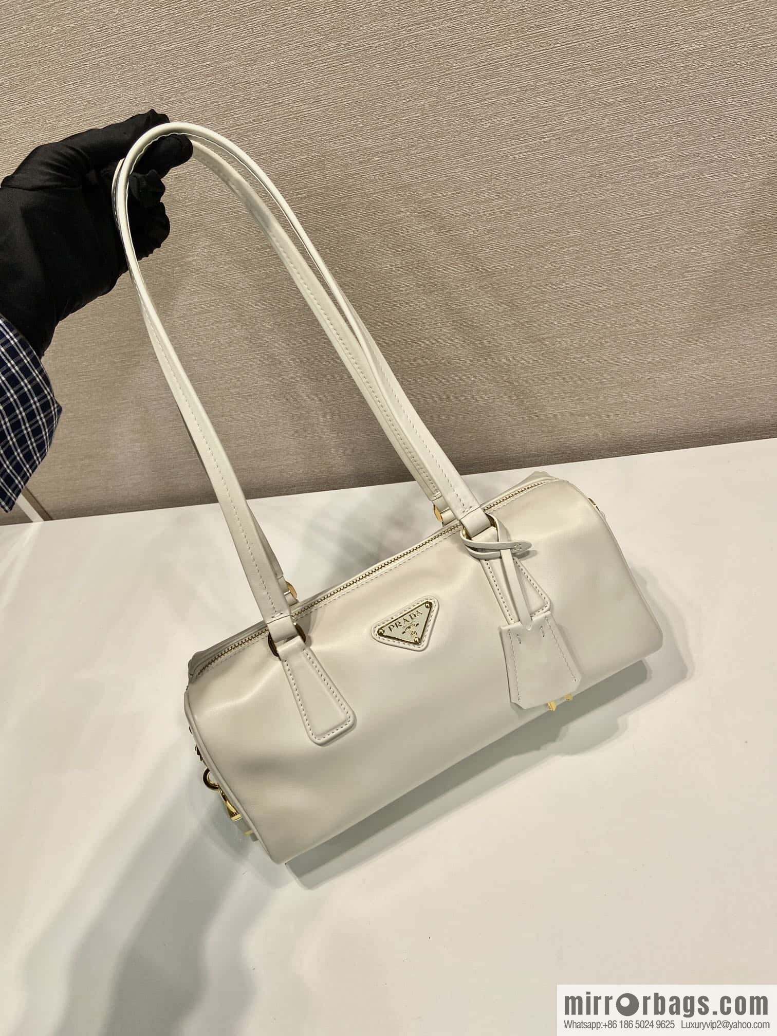 PRADA 🎉 padlock women 🎉 1BB127 new 🎉🎉 white